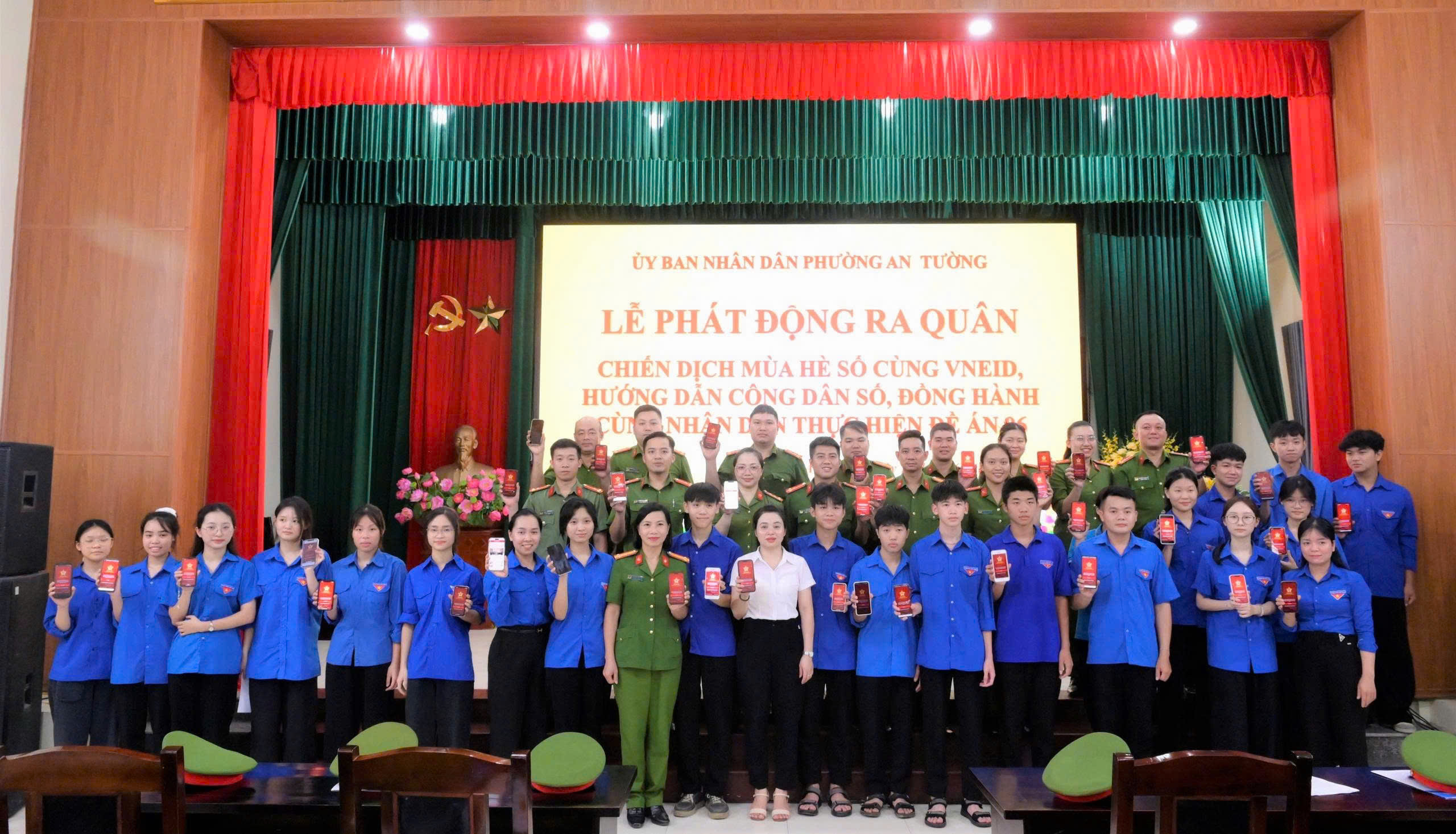  An Tường phát động ra quân Chiến dịch “Mùa hè số cùng VNeID – Hướng dẫn công dân số, đồng hành cùng Nhân dân thực hiện Đề án 06”