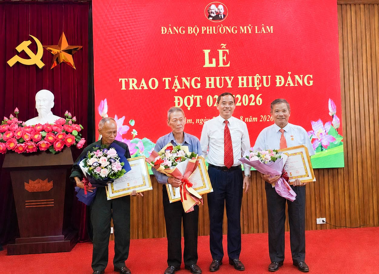 PHƯỜNG MỸ LÂM TỔ CHỨC LỄ TRAO TẶNG HUY HIỆU ĐẢNG ĐỢT 02/9/2026