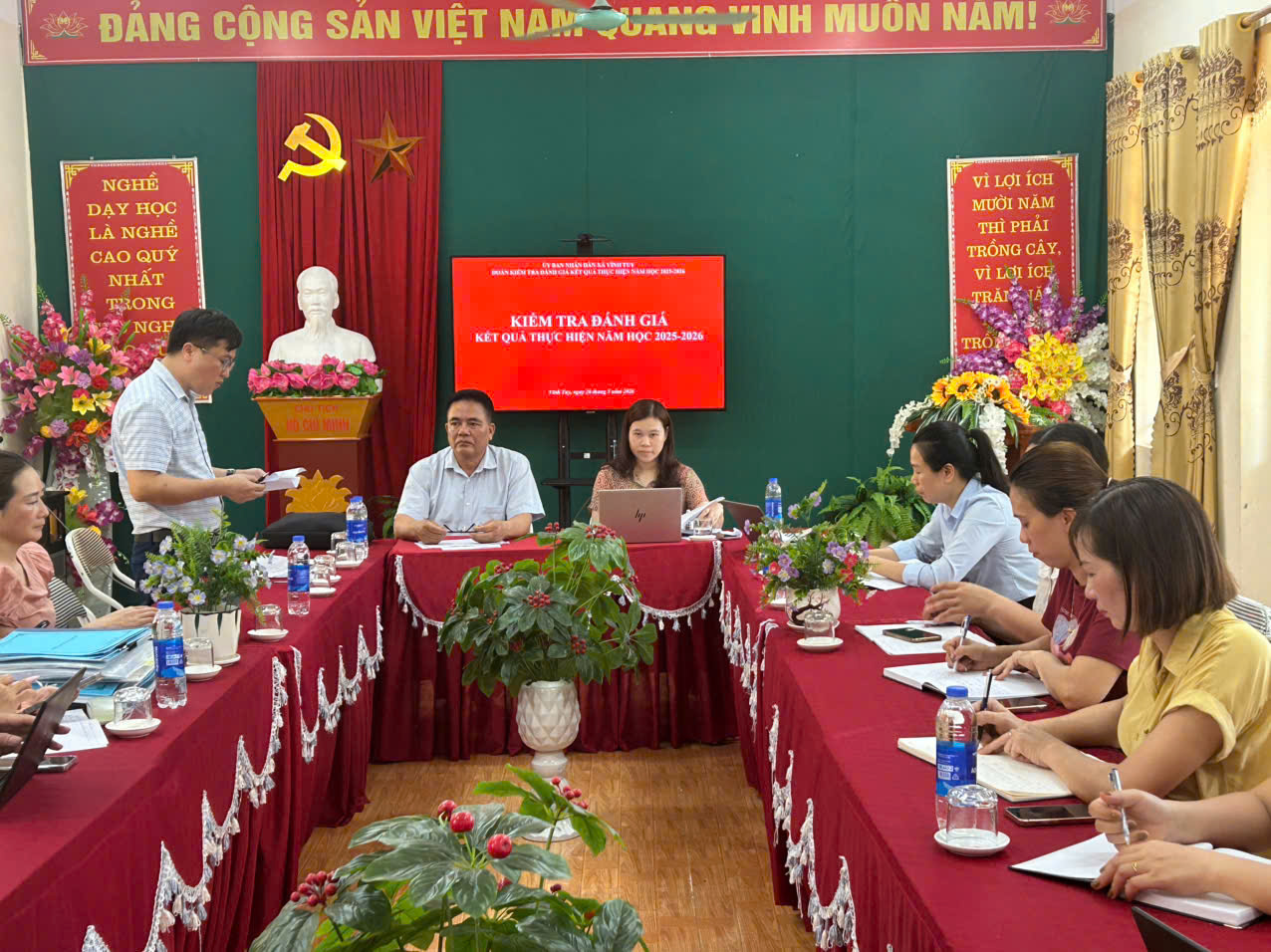 UBND xã Vĩnh Tuy kiểm tra, đánh giá kết quả thực hiện nhiệm vụ năm học 2025 - 2026.