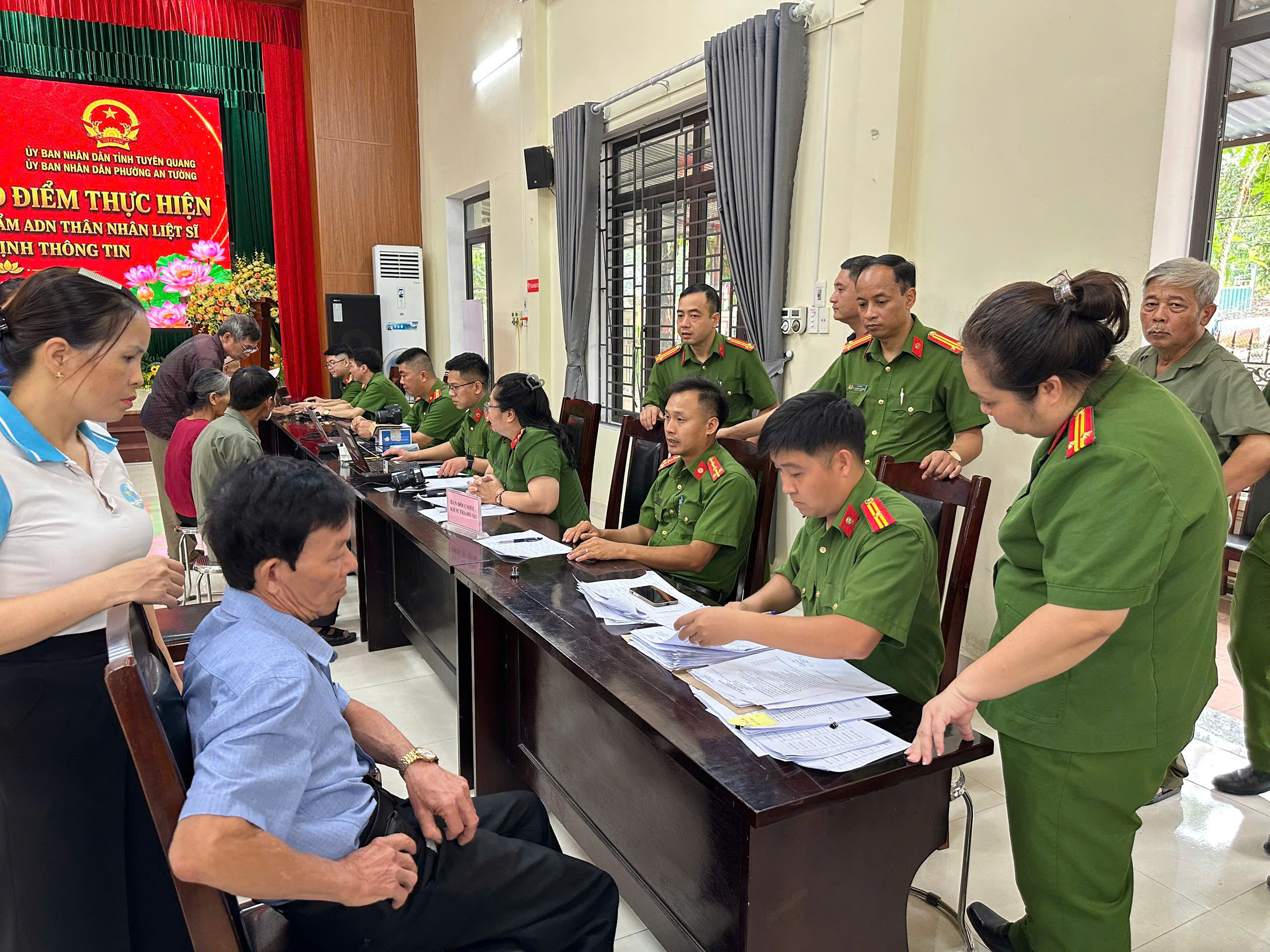 CÔNG AN PHƯỜNG AN TƯỜNG CHUNG TAY THU NHẬN MẪU ADN THÂN NHÂN LIỆT SĨ