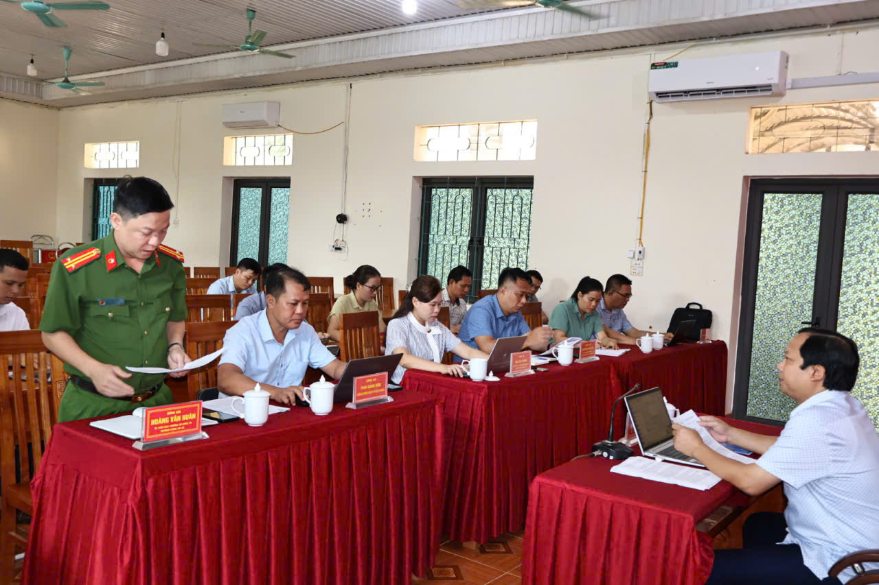 Phiên họp ủy ban tuần 33 3.jpg