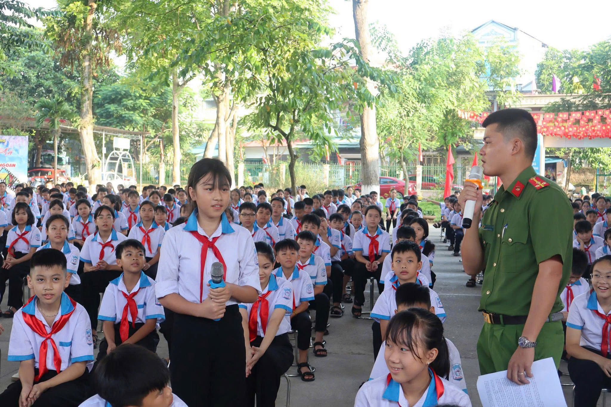 CÔNG AN PHƯỜNG AN TƯỜNG TĂNG CƯỜNG CÔNG TÁC PHỐI HỢP GIÁO DỤC TRẺ VỊ THÀNH NIÊN TẠI GIA ĐÌNH VÀ NHÀ TRƯỜNG