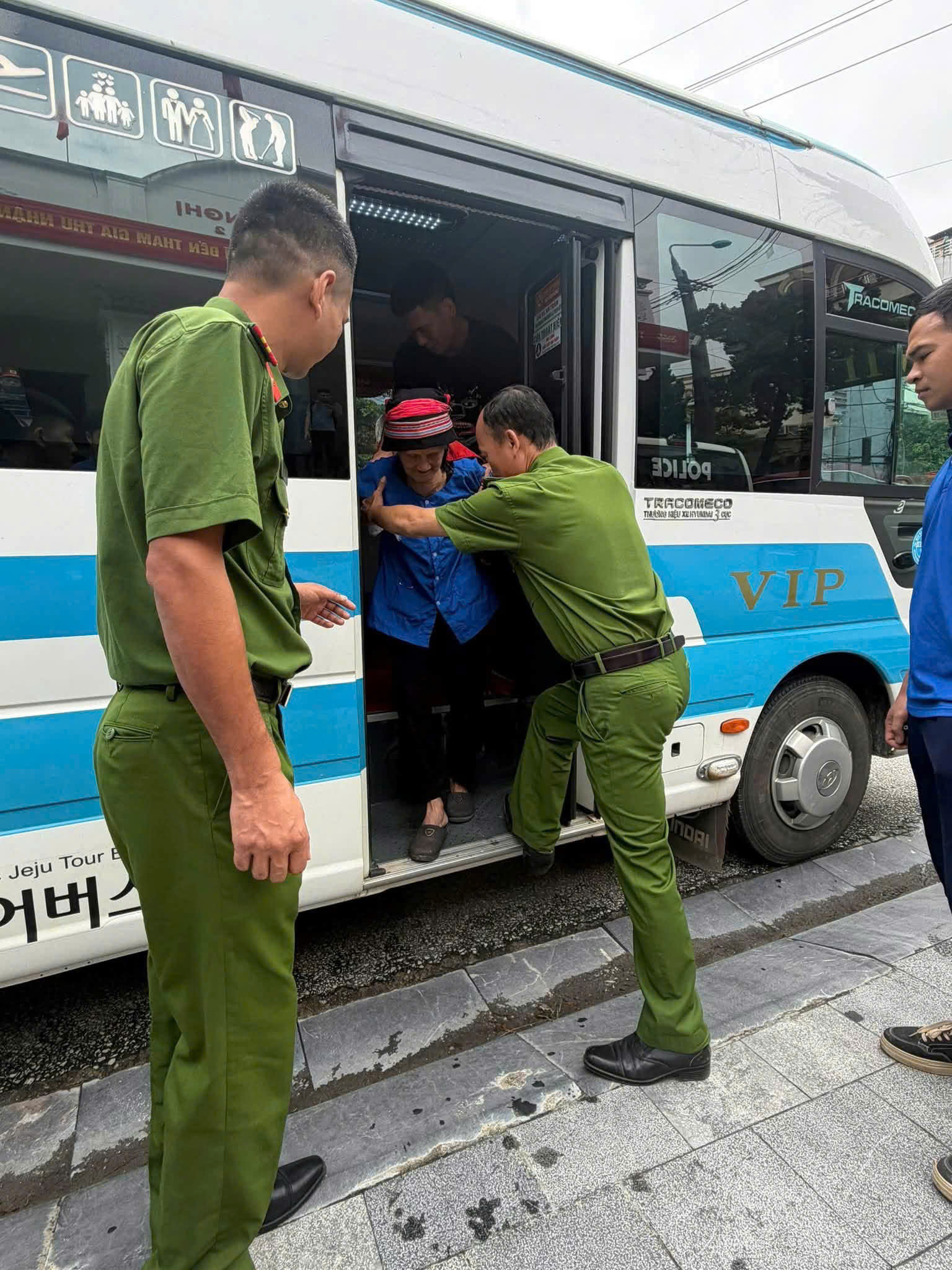 PHÚ LINH: 31 THÂN NHÂN LIỆT SĨ THAM GIA THU NHẬN MẪU SINH PHẨM ADN 
