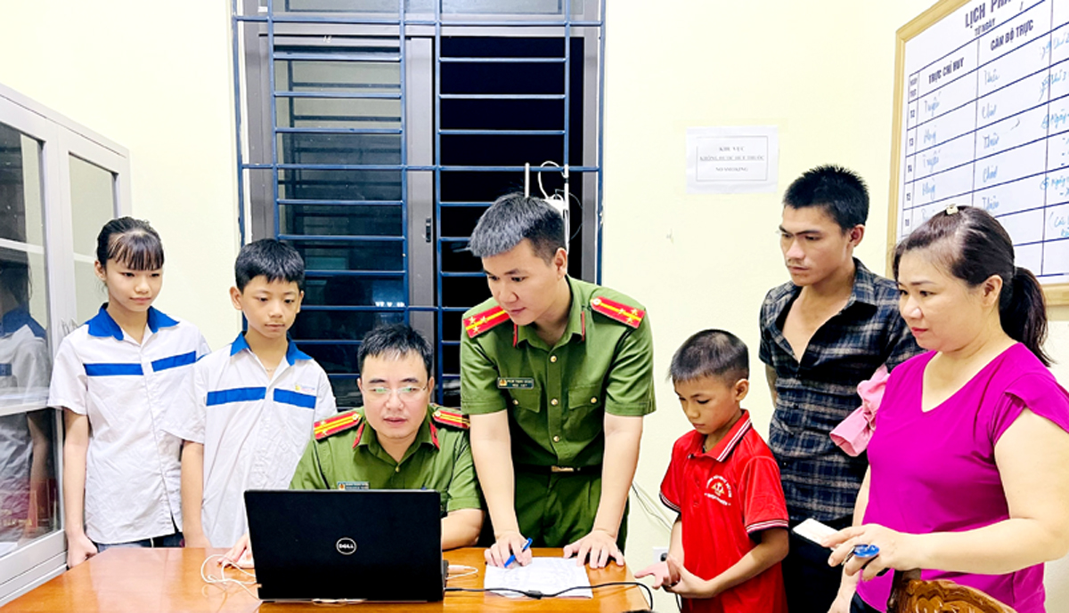 Công an Tuyên Quang đẩy mạnh cấp căn cước cho trẻ em, tạo nền tảng xây dựng công dân số