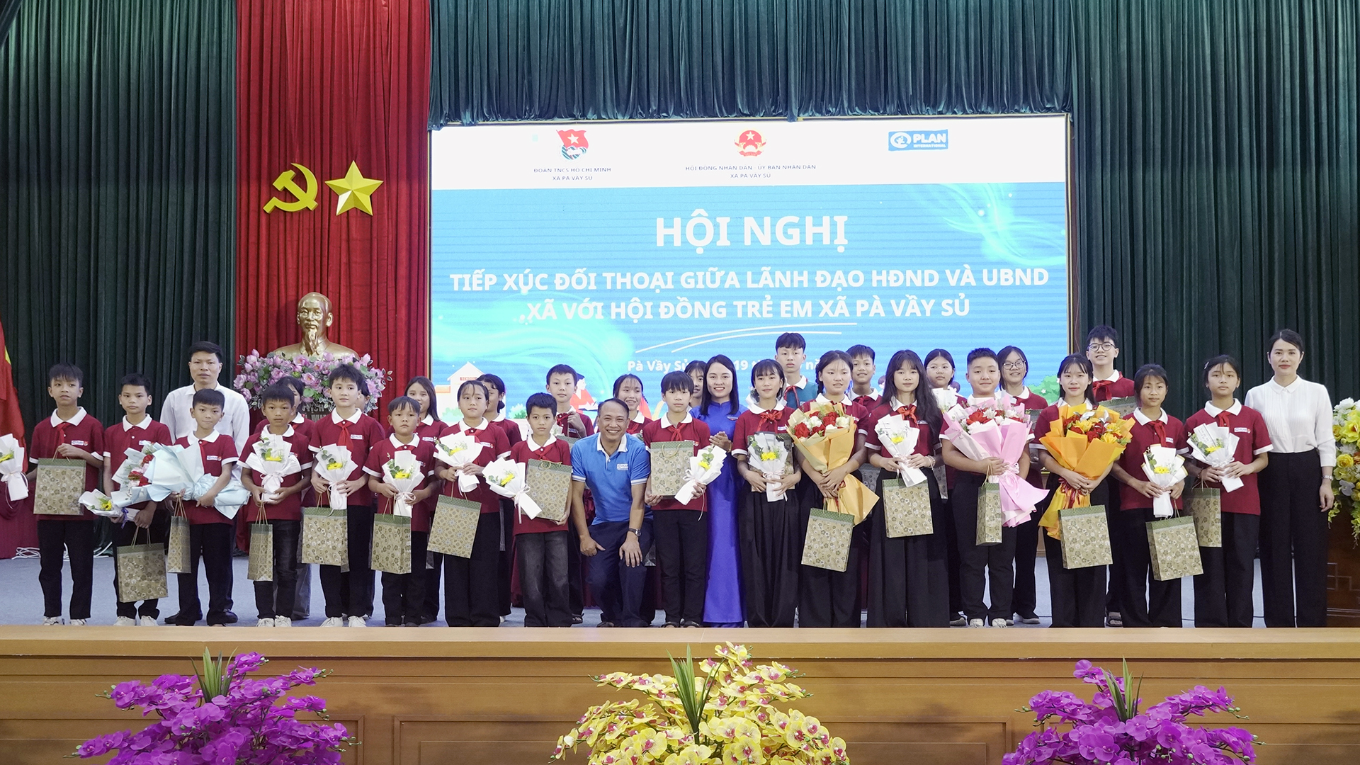 Hội nghị tiếp xúc, đối thoại giữa lãnh đạo HĐND và UBND xã với Hội đồng trẻ em xã Pà Vầy Sủ