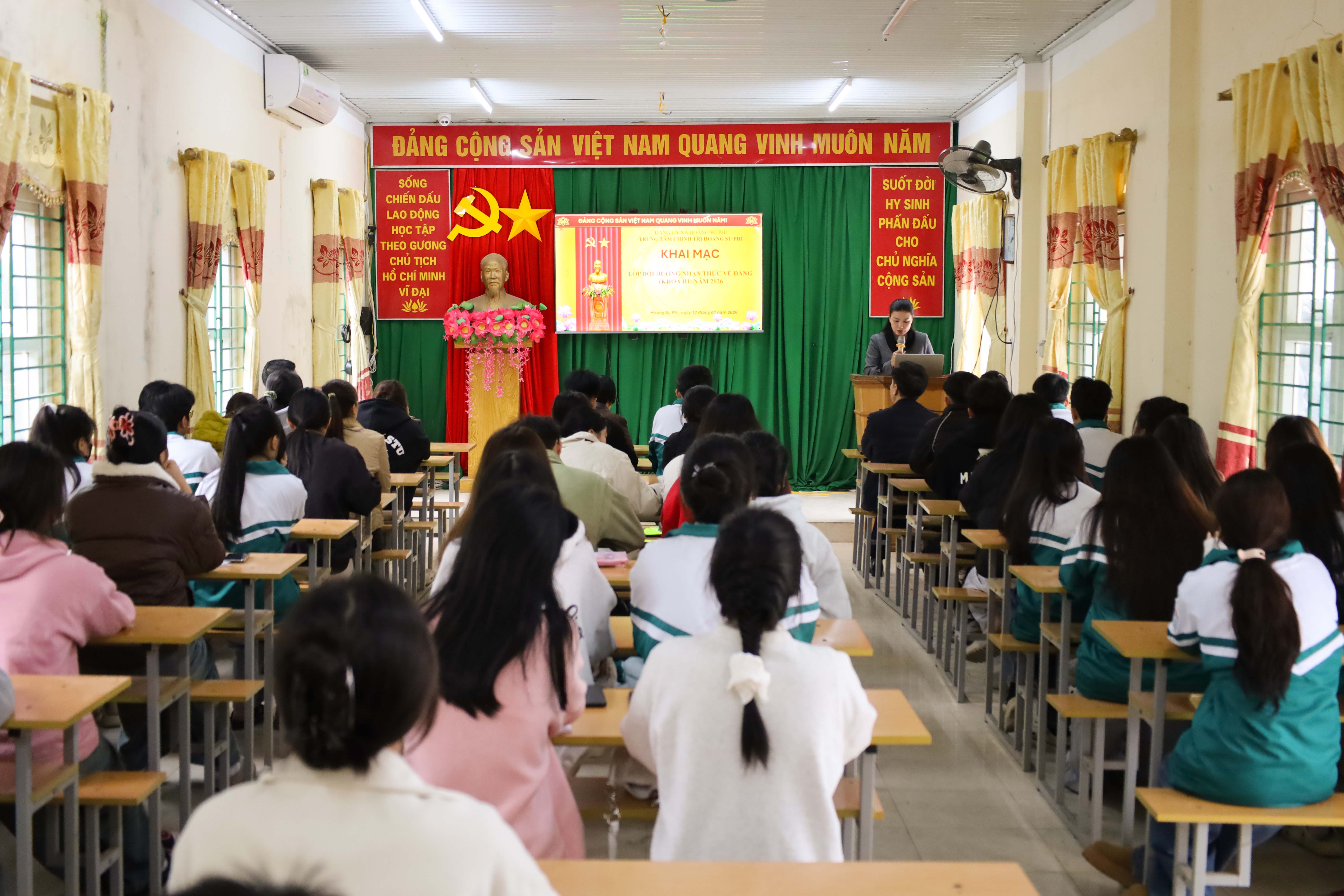 Khai mạc lớp bồi dưỡng nhận thức về Đảng khóa III, năm 2026