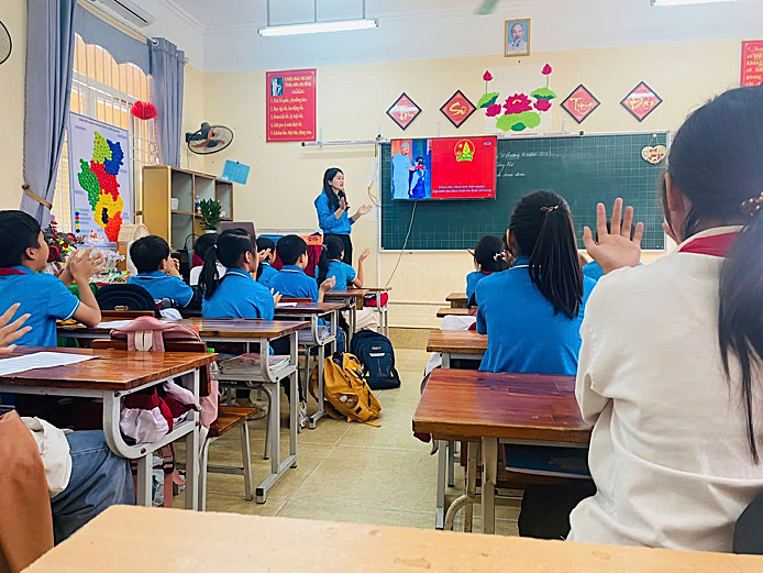 "VẮC-XIN SỐ" CHO GEN Z: XÂY DỰNG "LÁ CHẮN" ĐẠO ĐỨC  TRƯỚC NHỮNG LUỒNG THÔNG TIN XẤU ĐỘC
