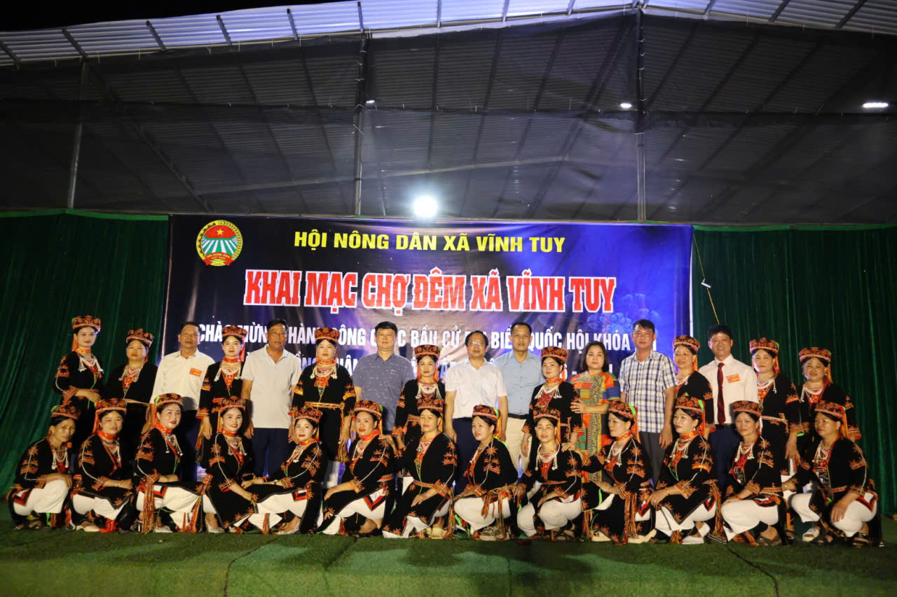 Chợ đ&ecirc;m2.jpg