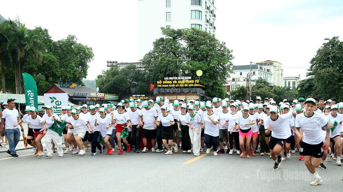 Trên 1.500 người tham gia Chương trình Toàn dân tập luyện thể dục, thể thao