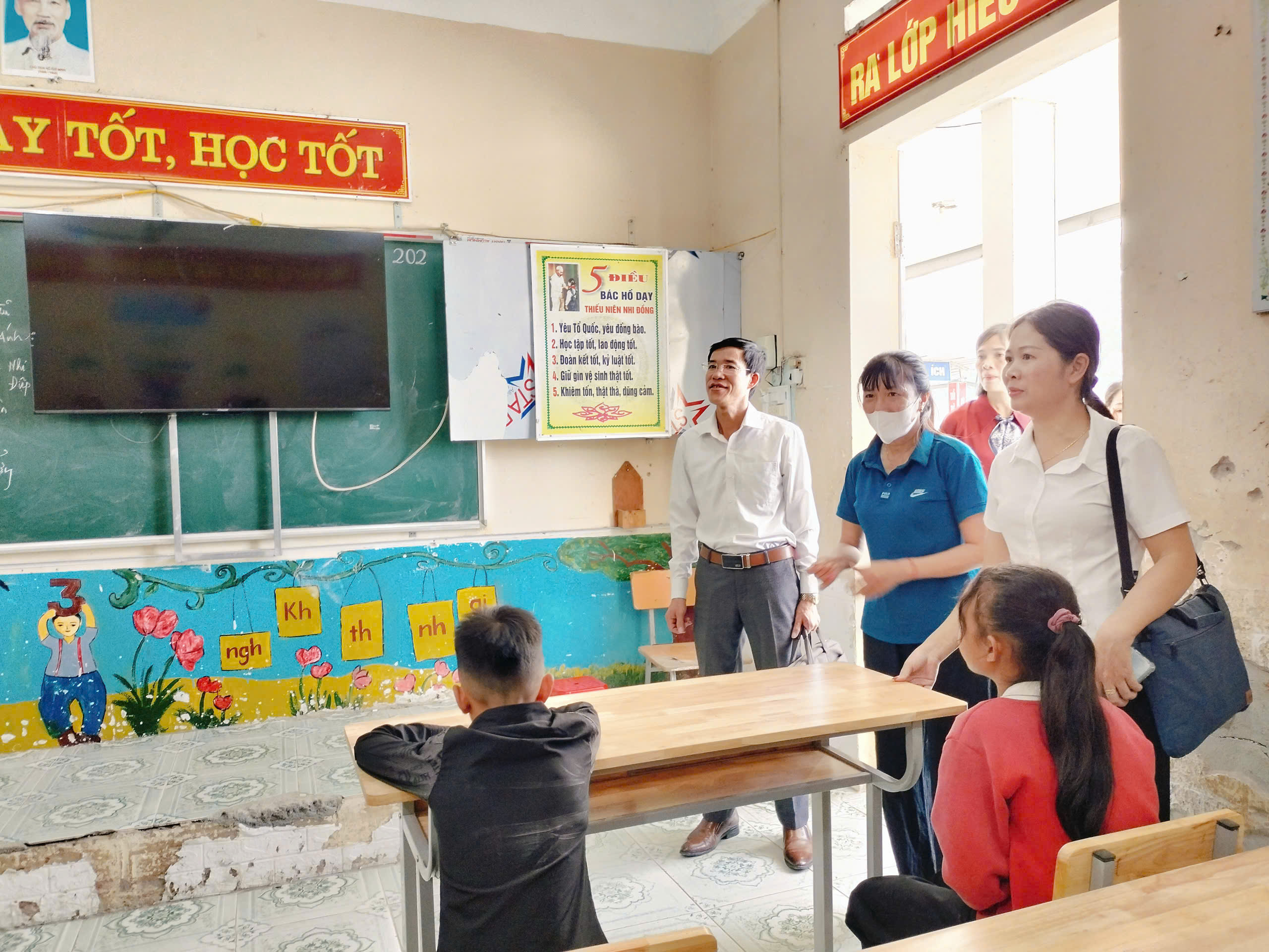 Xã Hoàng Su Phì thực hiện kiểm tra công tác chuẩn bị năm học 2026 - 2027  tại các trường học trên địa bàn xã