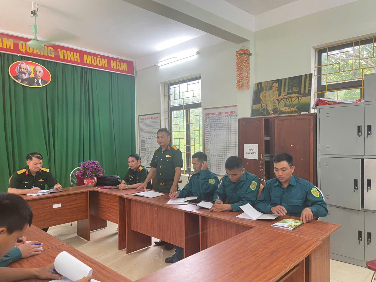 BAN CHỈ HUY QUÂN SỰ XÃ THƯỢNG SƠN TỔ CHỨC HỘI NGHỊ  RÚT KINH NGHIỆM CÔNG TÁC BẢO ĐẢM AN TOÀN  TRONG THỰC HIỆN NHIỆM VỤ