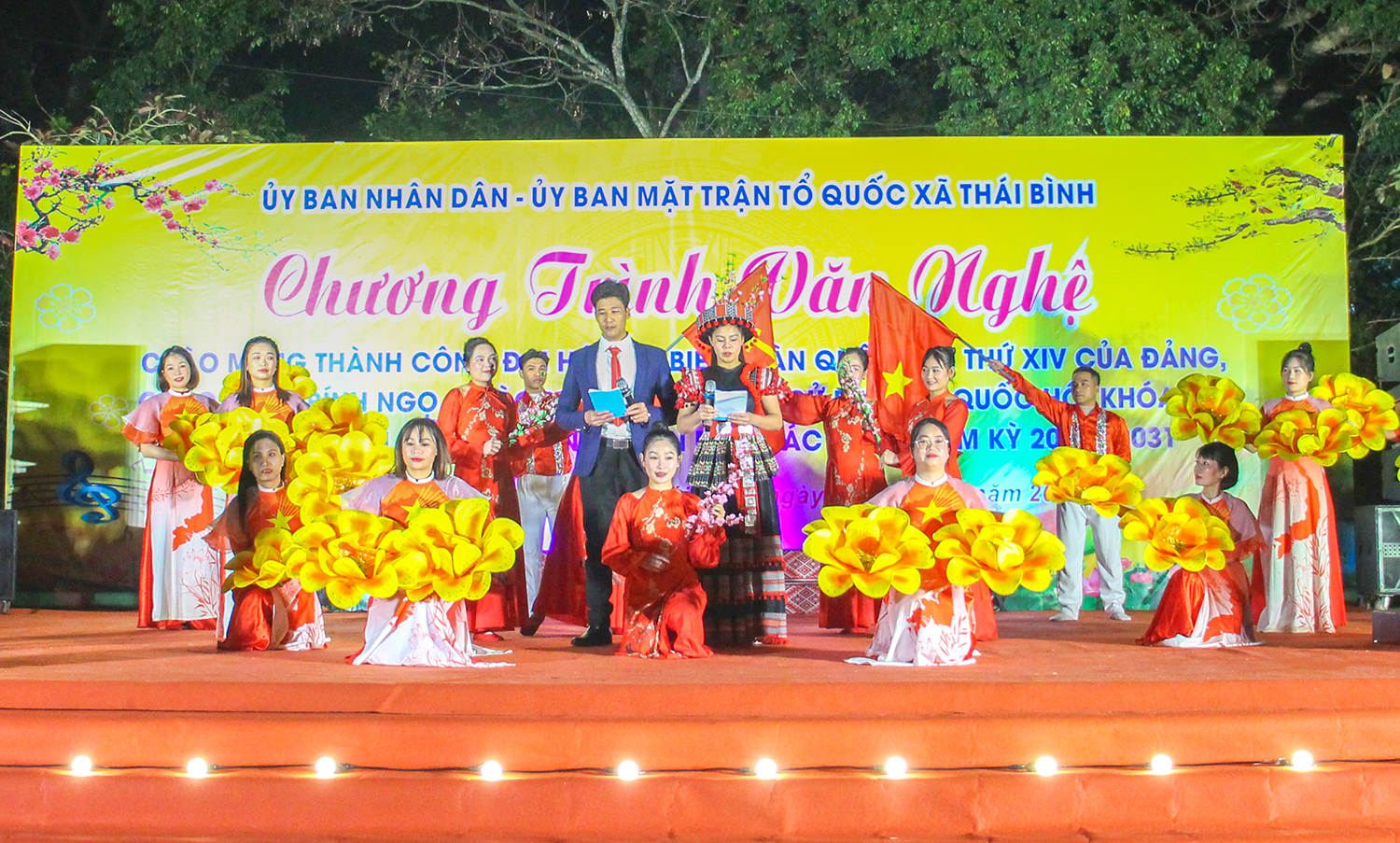 Sôi nổi chương trình văn nghệ chào mừng thành công Đại hội đại biểu toàn quốc lần thứ XIV của Đảng