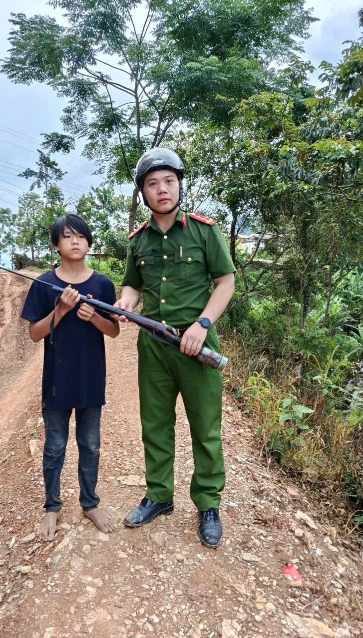 KẾT QUẢ TRONG CÔNG TÁC TUYÊN TRUYỀN VỀ VK–VLN: NHÂN DÂN TỰ NGUYỆN GIAO NỘP VŨ KHÍ TỰ CHẾ