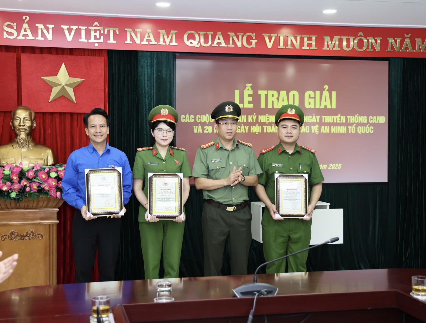 TRAO GIẢI CÁC CUỘC THI NHÂN KỶ NIỆM 80 NĂM NGÀY TRUYỀN THỐNG CAND