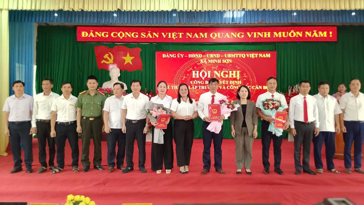XÃ MINH SƠN CÔNG BỐ QUYẾT ĐỊNH THÀNH LẬP TRƯỜNG VÀ CÔNG TÁC CÁN BỘ