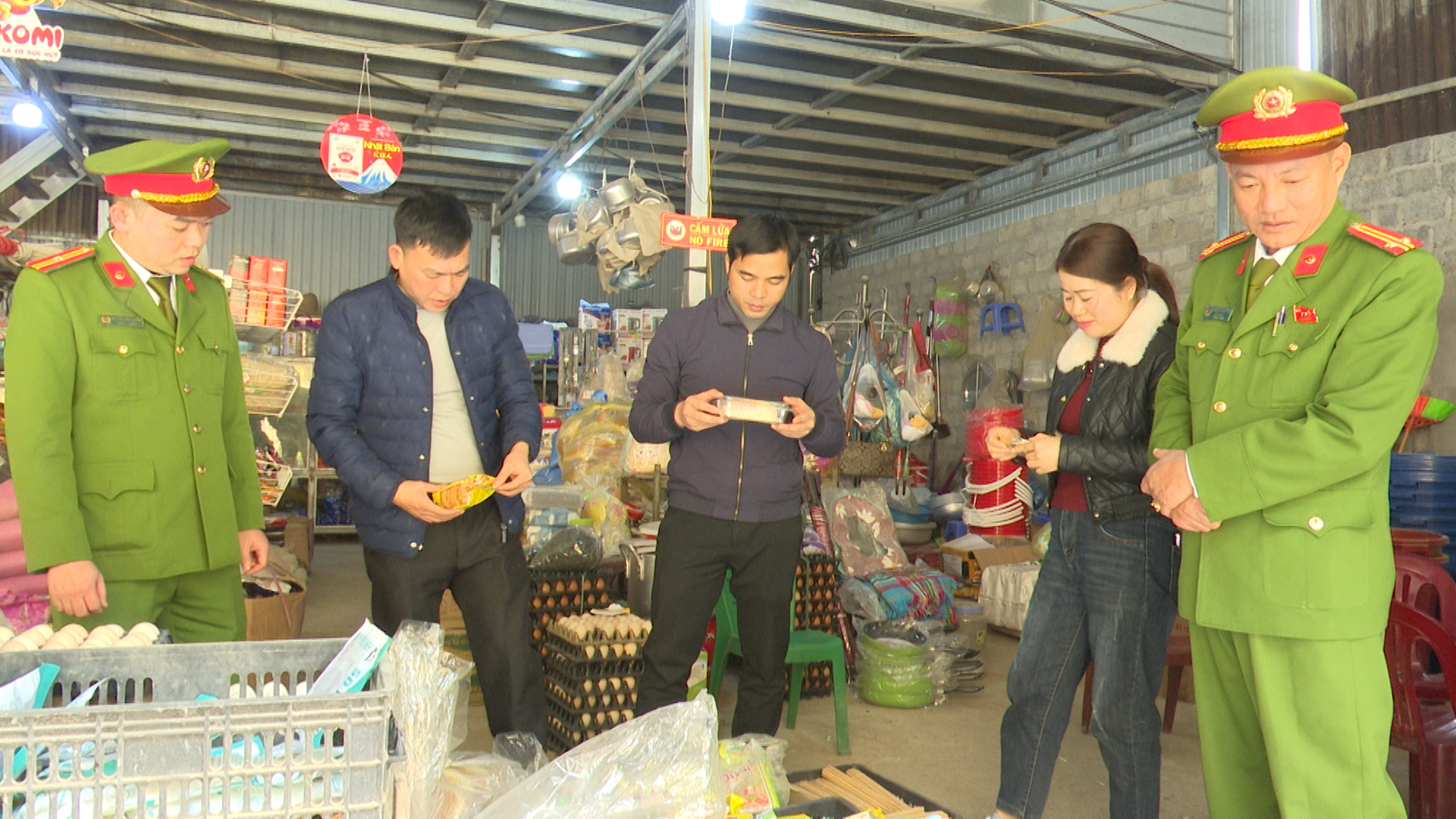 XÃ MINH SƠN TĂNG CƯỜNG KIỂM TRA  ĐẢM BẢO VỆ SINH AN TOÀN THỰC PHẨM TRƯỚC TẾT NGUYÊN ĐÁN