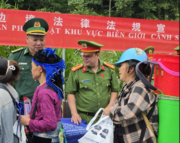ĐẨY MẠNH TUYÊN TRUYỀN PHÁP LUẬT, TĂNG CƯỜNG PHỐI HỢP BẢO ĐẢM AN NINH KHU VỰC BIÊN GIỚI