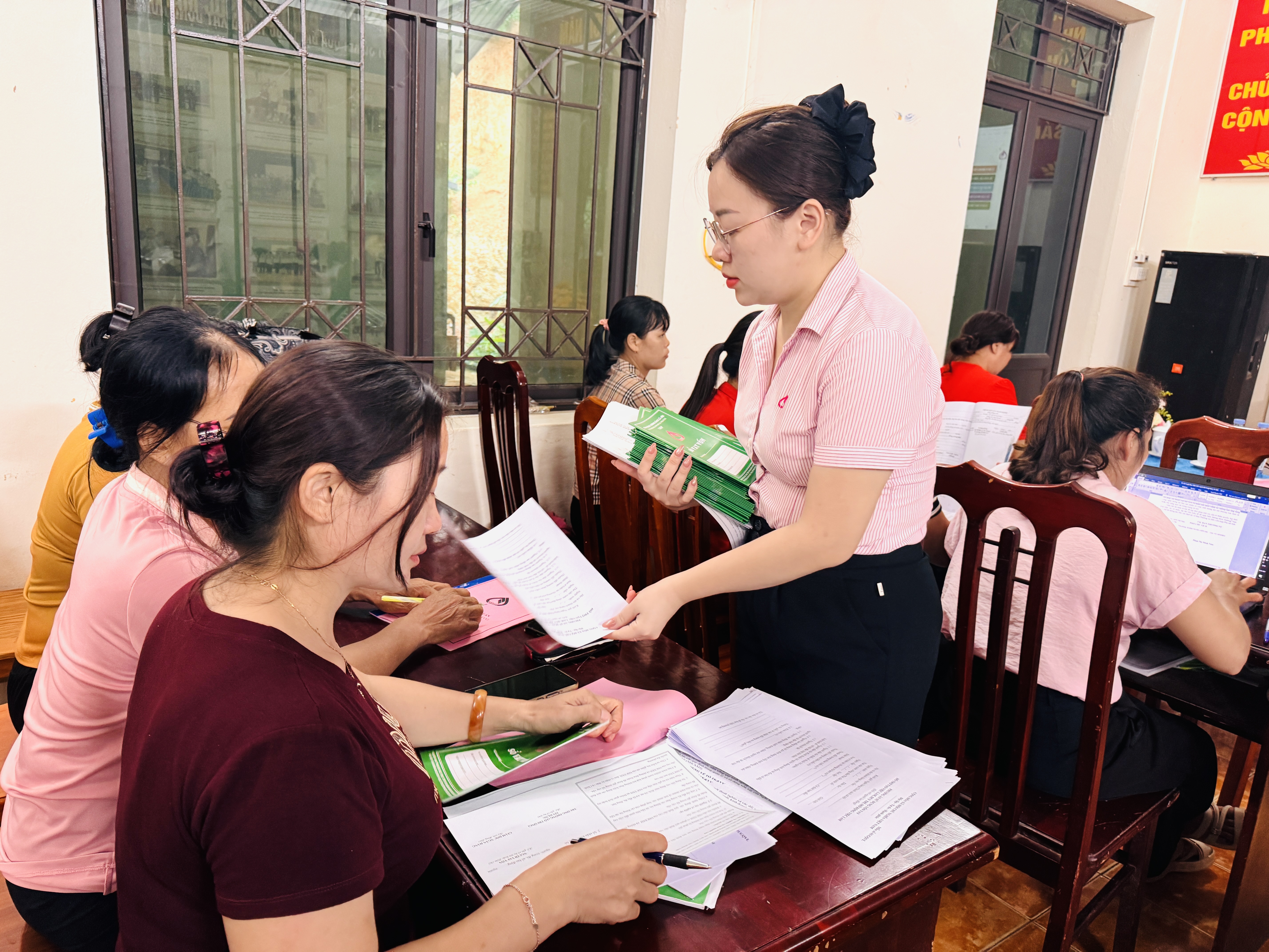 NGÂN HÀNG CHÍNH SÁCH XÃ HỘI TỔ CHỨC LỚP TẬP HUẤN NGHIỆP VỤ TÍN DỤNG CHÍNH SÁCH XÃ HỘI TẠI XÃ XUÂN VÂN