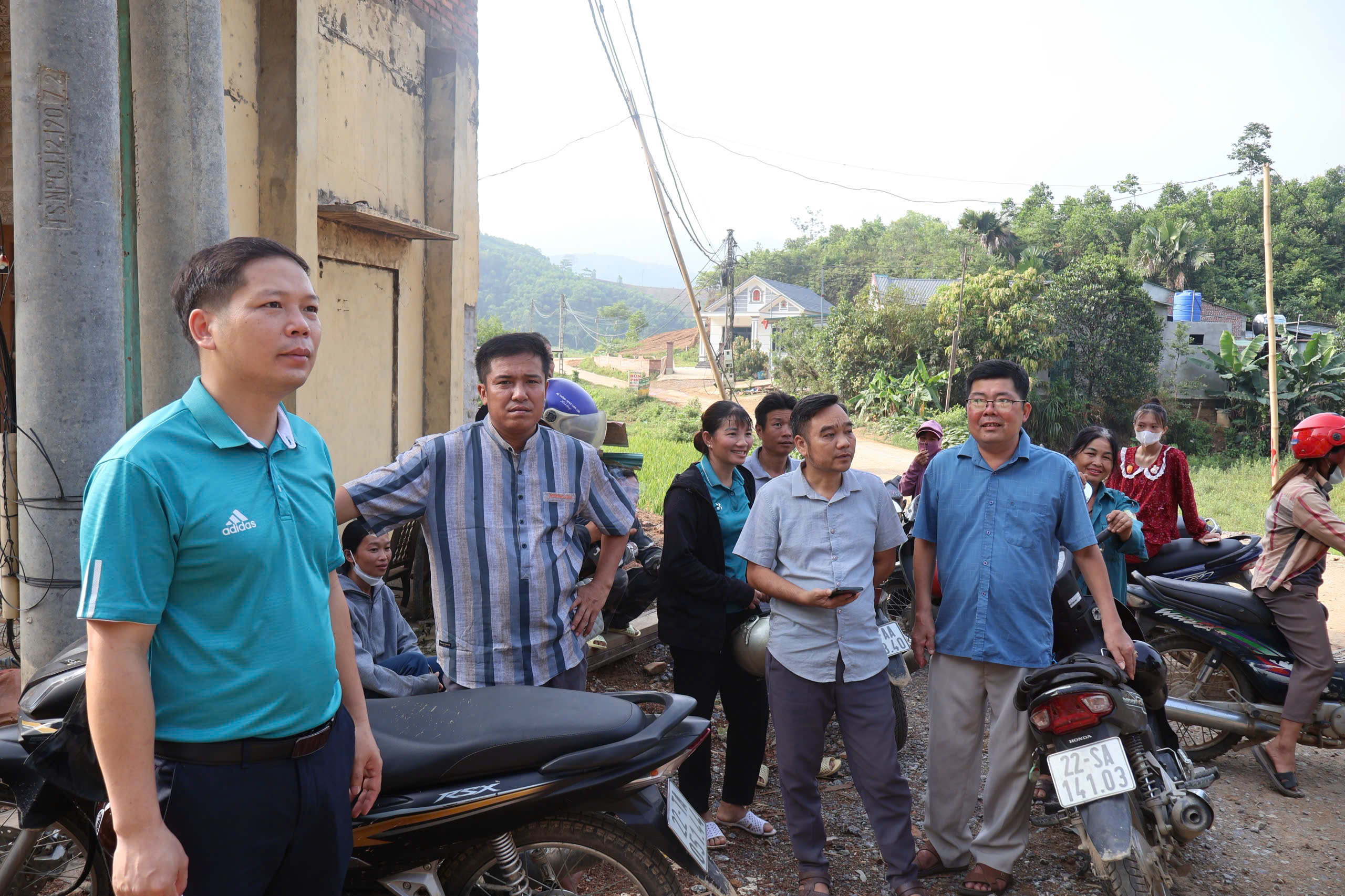 Xã Hùng Lợi triển khai cấp vịt sinh sản cho các hộ dân tham gia dự án chăn nuôi