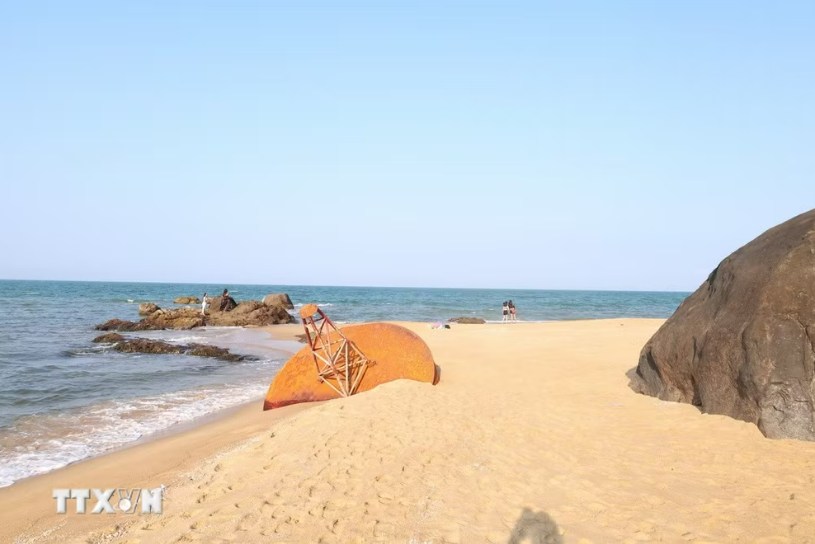Hàm Rồng - bãi biển hoang sơ nơi xứ Huế