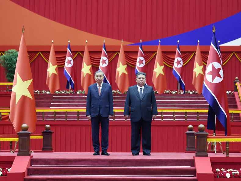 In pictures: DPRK leader hosts welcome ceremony for Vietnamese Party General Secretary