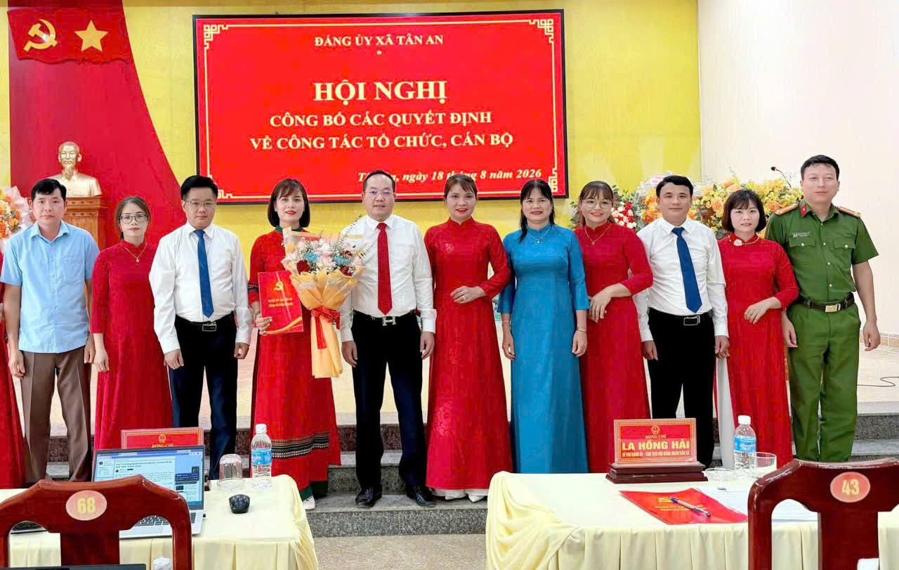 XÃ TÂN AN TỔ CHỨC HỘI NGHỊ CÔNG BỐ CÁC NGHỊ QUYẾT, QUYẾT ĐỊNH VỀ CÔNG TÁC TỔ CHỨC, CÁN BỘ