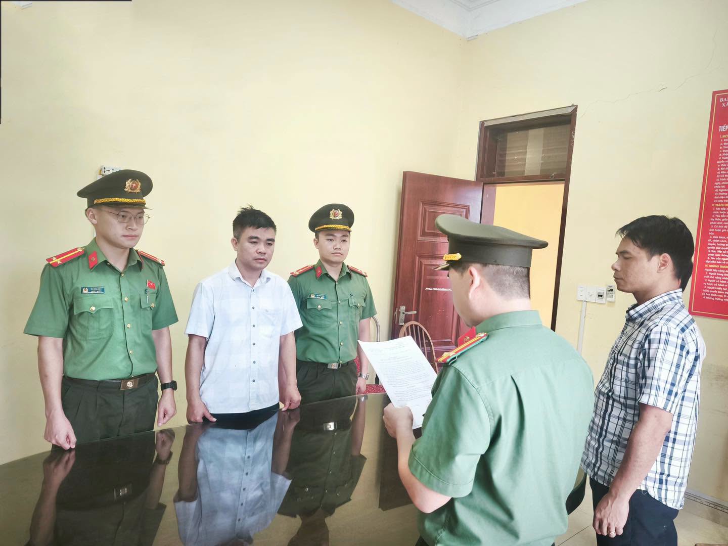 KHỞI TỐ ĐỐI TƯỢNG LẠM QUYỀN TRONG KHI THI HÀNH CÔNG VỤ