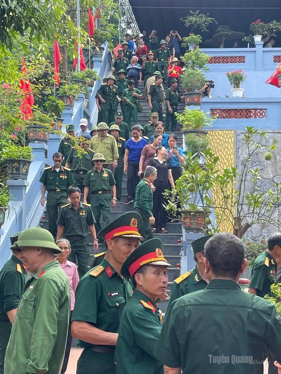 Gần 6 nghìn Cựu chiến binh, thân nhân gia đình liệt sỹ và du khách thăm viếng Đền thờ các Anh hùng liệt sỹ Mặt trận Vị xuyên, điểm cao 468.