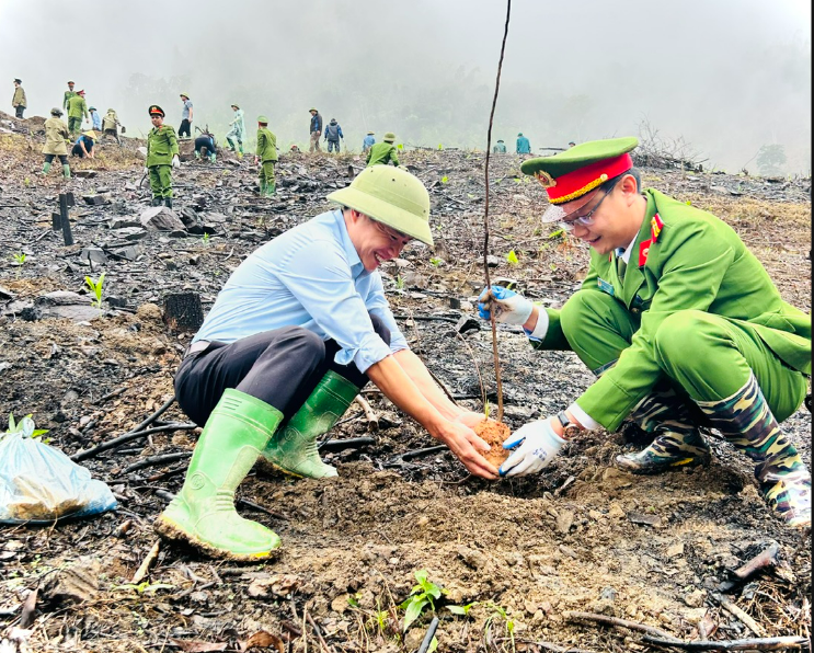 CÔNG AN XÃ KIẾN THIẾT THAM GIA LỄ PHÁT ĐỘNG “TẾT TRỒNG CÂY ĐỜI ĐỜI NHỚ ƠN BÁC HỒ