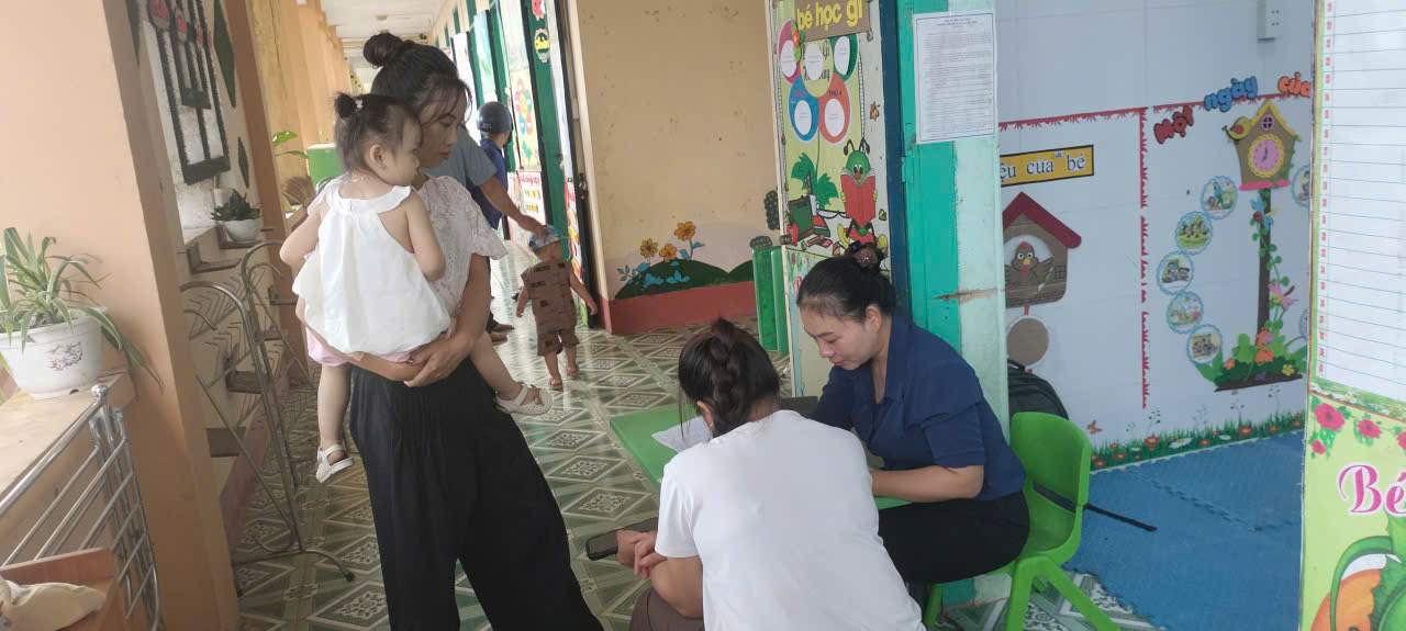 Hàng nghìn học sinh xã vùng đặc biệt khó khăn Liên Hiệp tựu trường