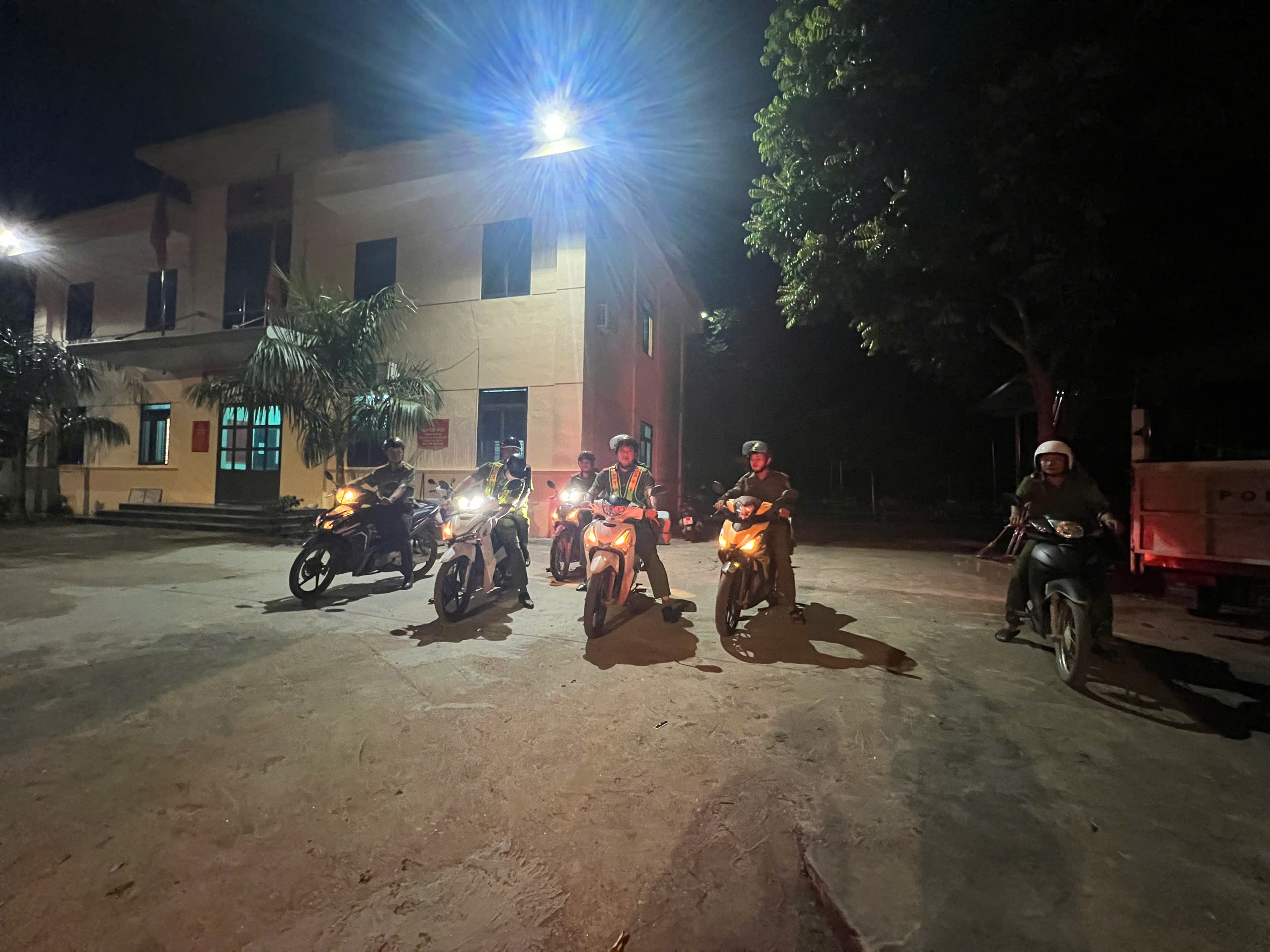  CÔNG AN XÃ MẬU DUỆ TĂNG CƯỜNG TUẦN TRA BAN ĐÊM, BẢO ĐẢM ANTT, TTATGT DỊP NGHỈ LỄ QUỐC KHÁNH 02/9/2026 