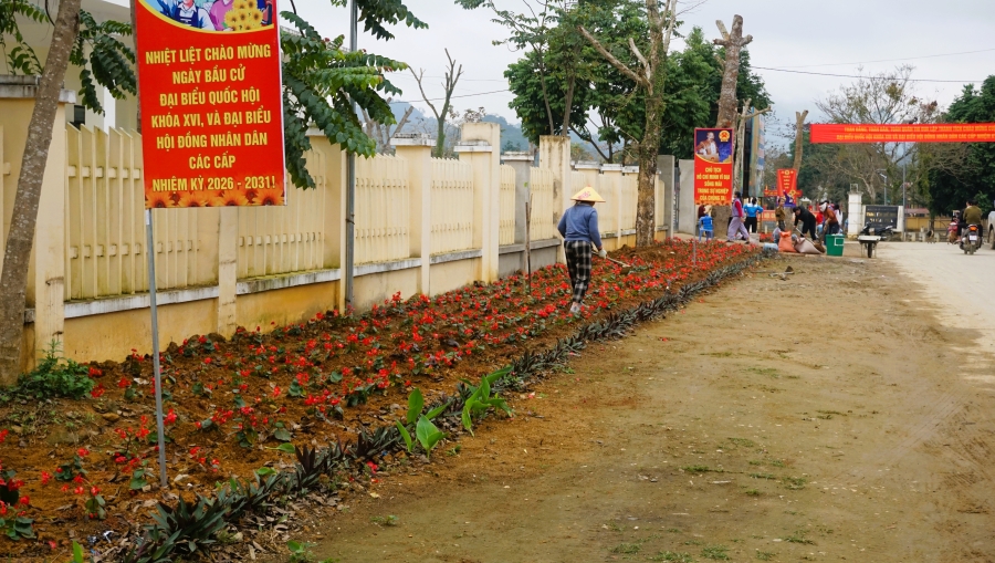 Đảng ủy xã Đồng Yên ra quân vệ sinh môi trường, trồng hoa tạo cảnh quan mừng Đảng – mừng xuân Bính Ngọ 2026