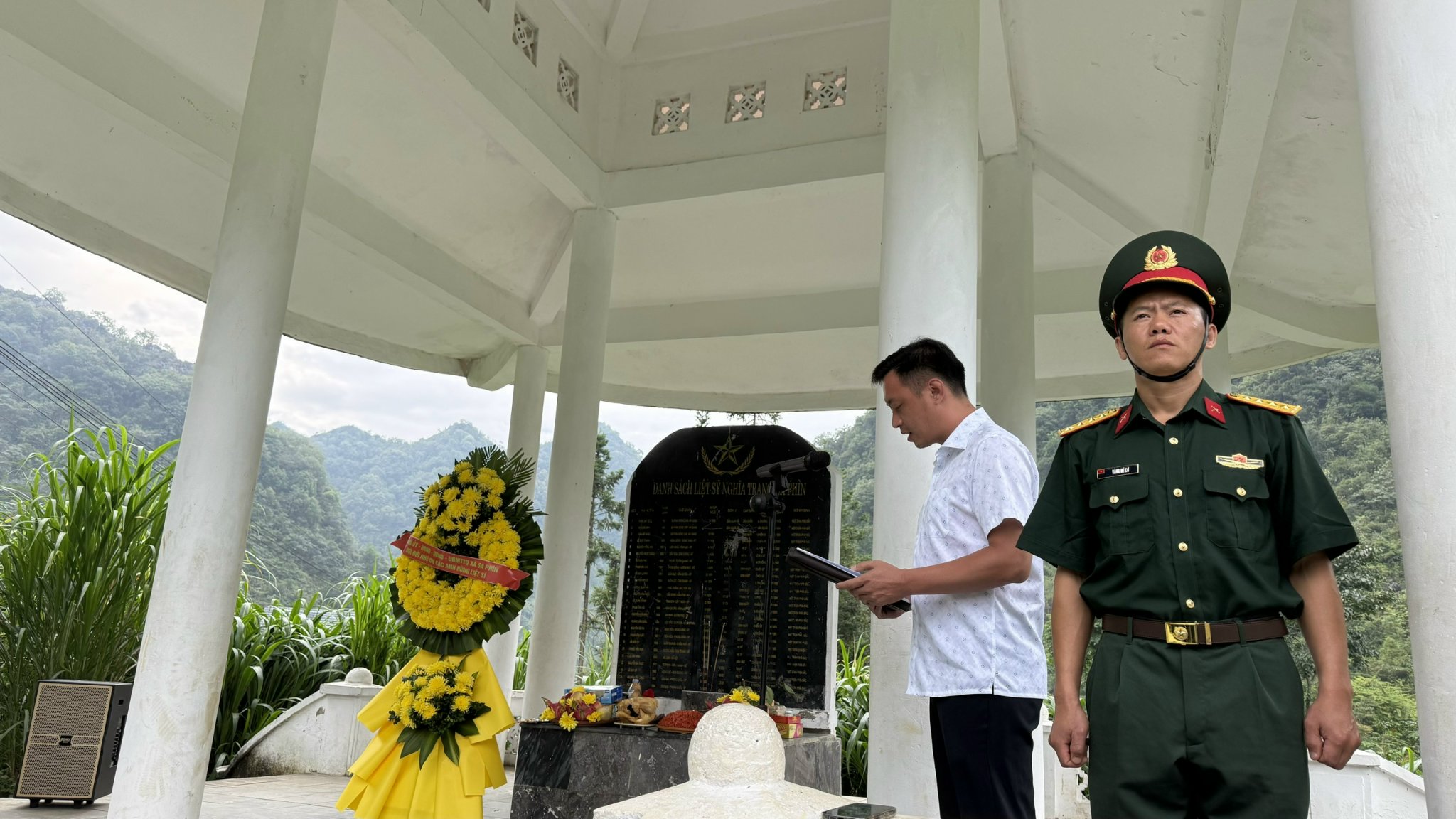 dâng hương 2.jpg