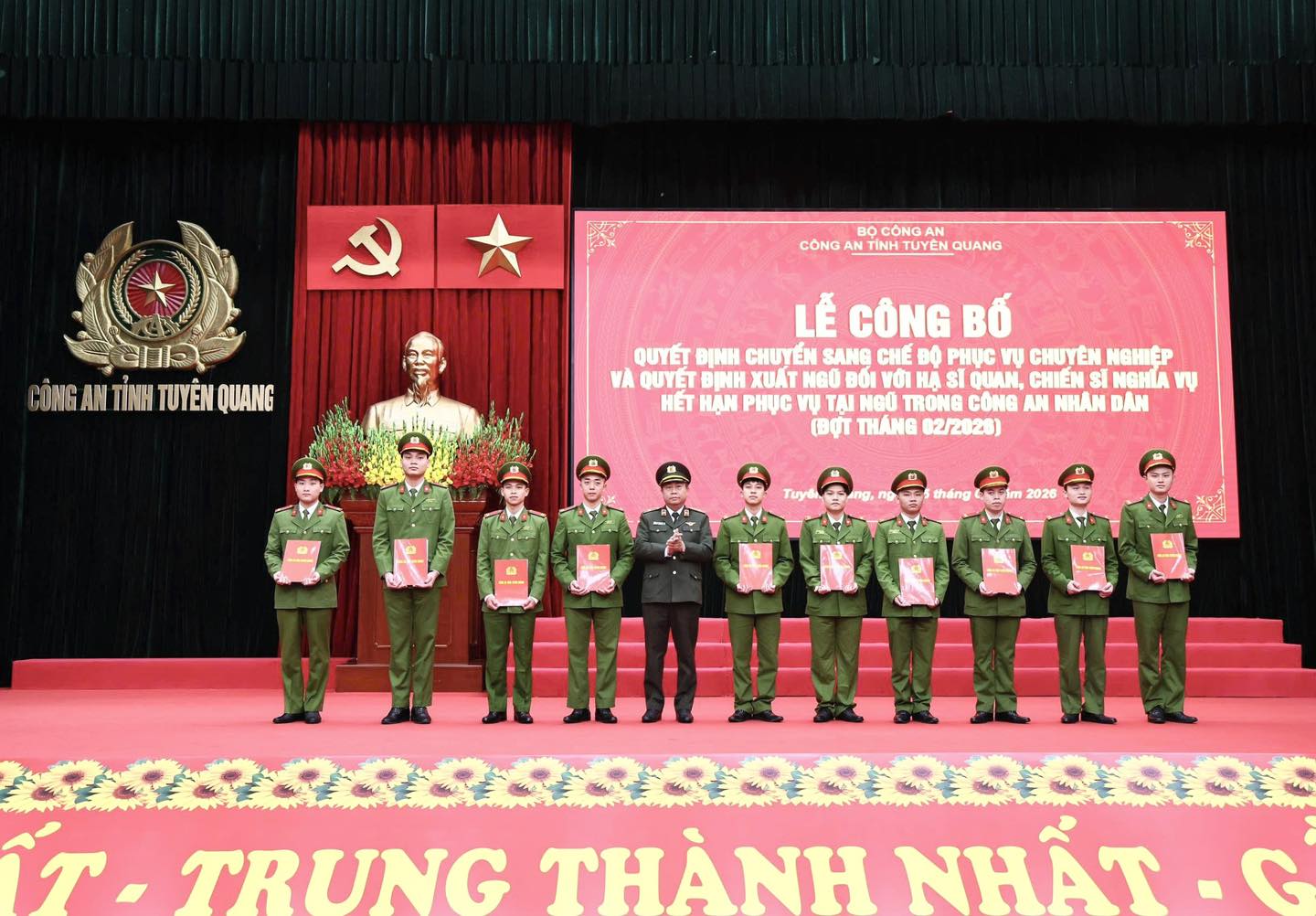 CÔNG BỐ QUYẾT ĐỊNH CHUYỂN SANG CHẾ ĐỘ PHỤC VỤ CHUYÊN NGHIỆP NĂM 2026