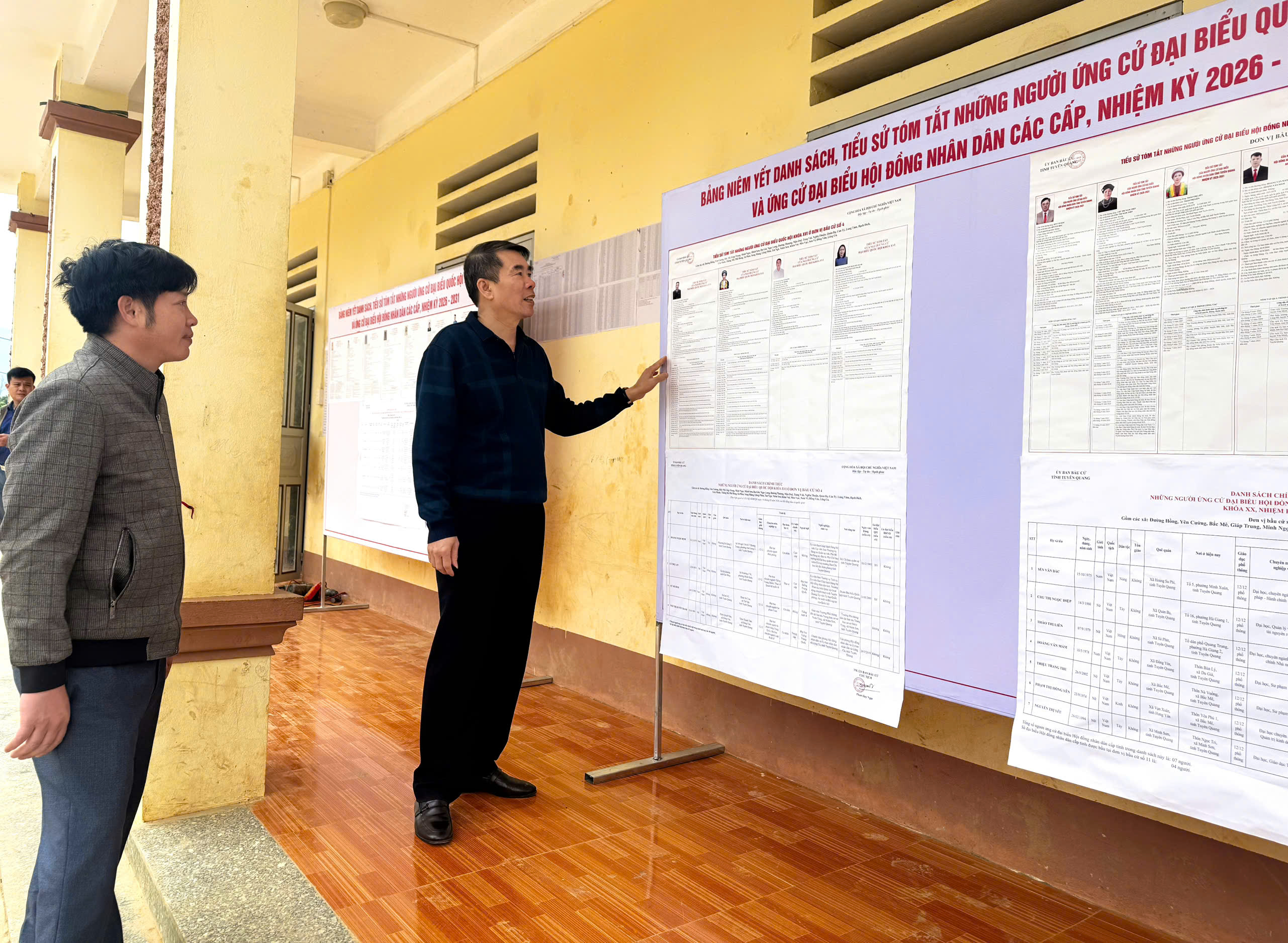 ĐỒNG CHÍ NGÔ XUÂN NAM, TỈNH ỦY VIÊN, CHÁNH THANH TRA TỈNH KIỂM TRA CÔNG TÁC CHUẨN BỊ BẦU CỬ TẠI XÃ NGỌC LONG