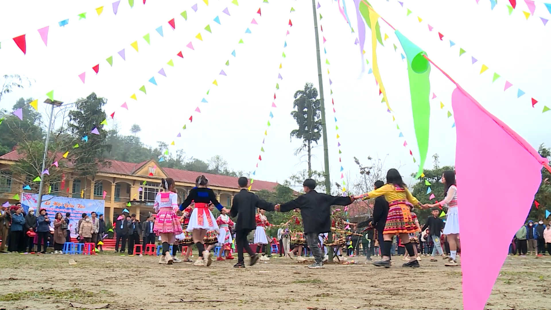 PS Đại hội Đảng bộ x&atilde; Y&ecirc;n Hoa.00_11_32_15.Still002.jpg