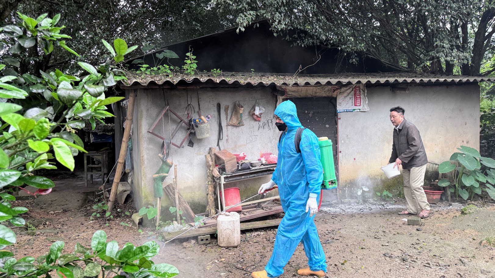 Xã Tân Quang ra quân Phát động tháng tổng vệ sinh, khử trùng, tiêu độc môi trường và tiêm phòng vacxin cho đàn vật nuôi đợt 1 năm 2026