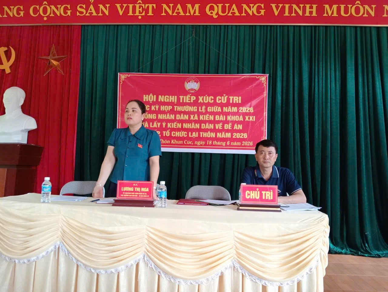 Hội nghị tiếp xúc cử tri trước kỳ họp thường lệ giữa năm 2026 và lấy ý kiến Nhân dân về Đề án sắp xếp, tổ chức lại thôn năm 2026 tại thôn Khun Cúc. 