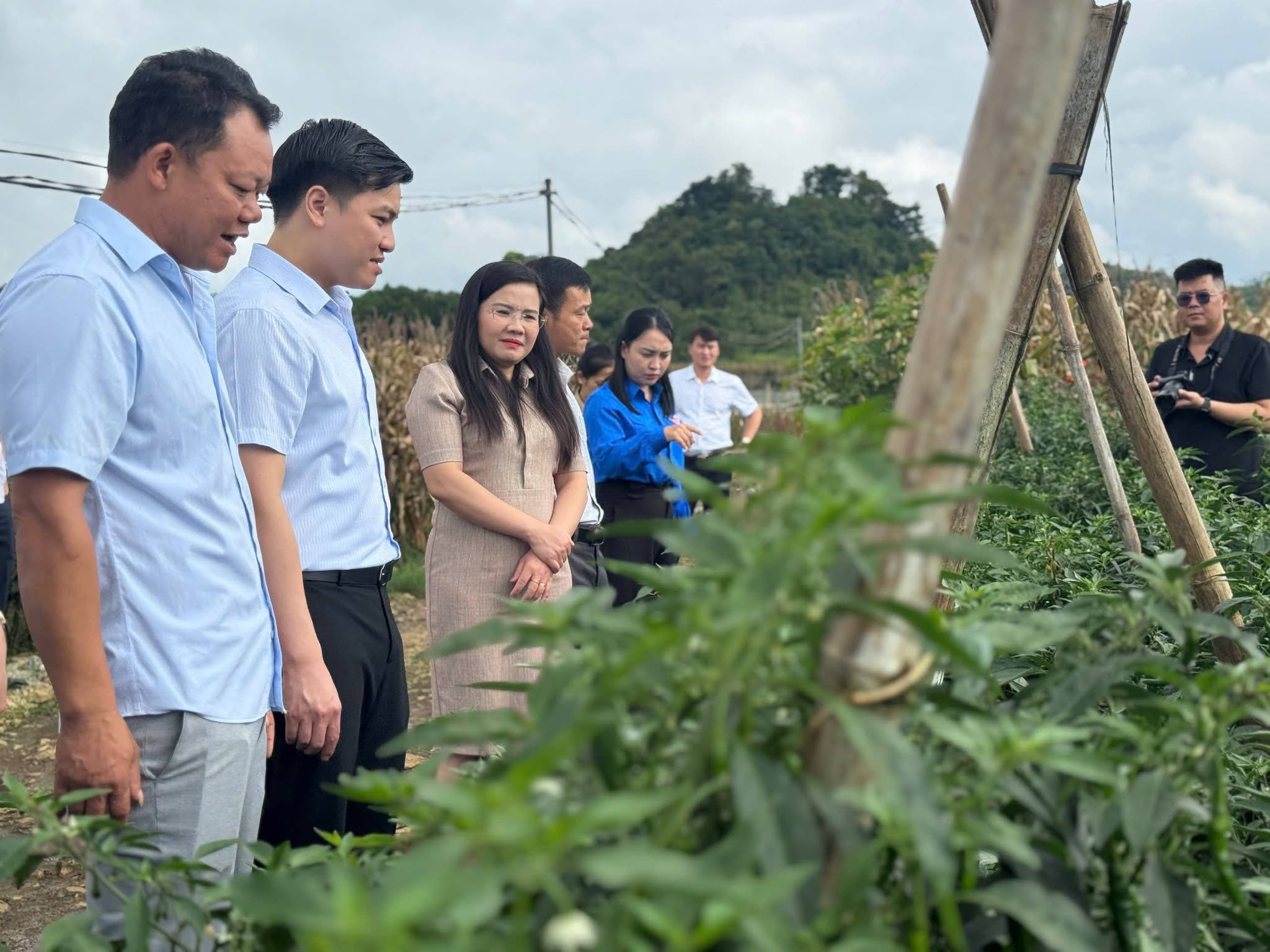 Đoàn công tác xã Pà Vầy Sủ thăm quan, khảo sát mô hình phát triển kinh tế và phát triển du lịch cộng đồng tại xã Quản Bạ