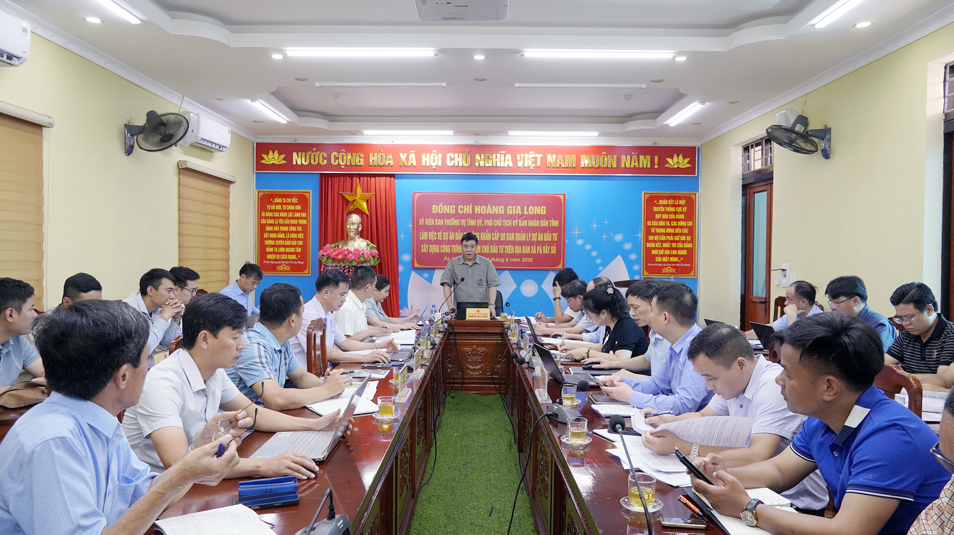 PCT UBND tỉnh Ho&agrave;ng Gia Long l&agrave;m việc (6).jpg