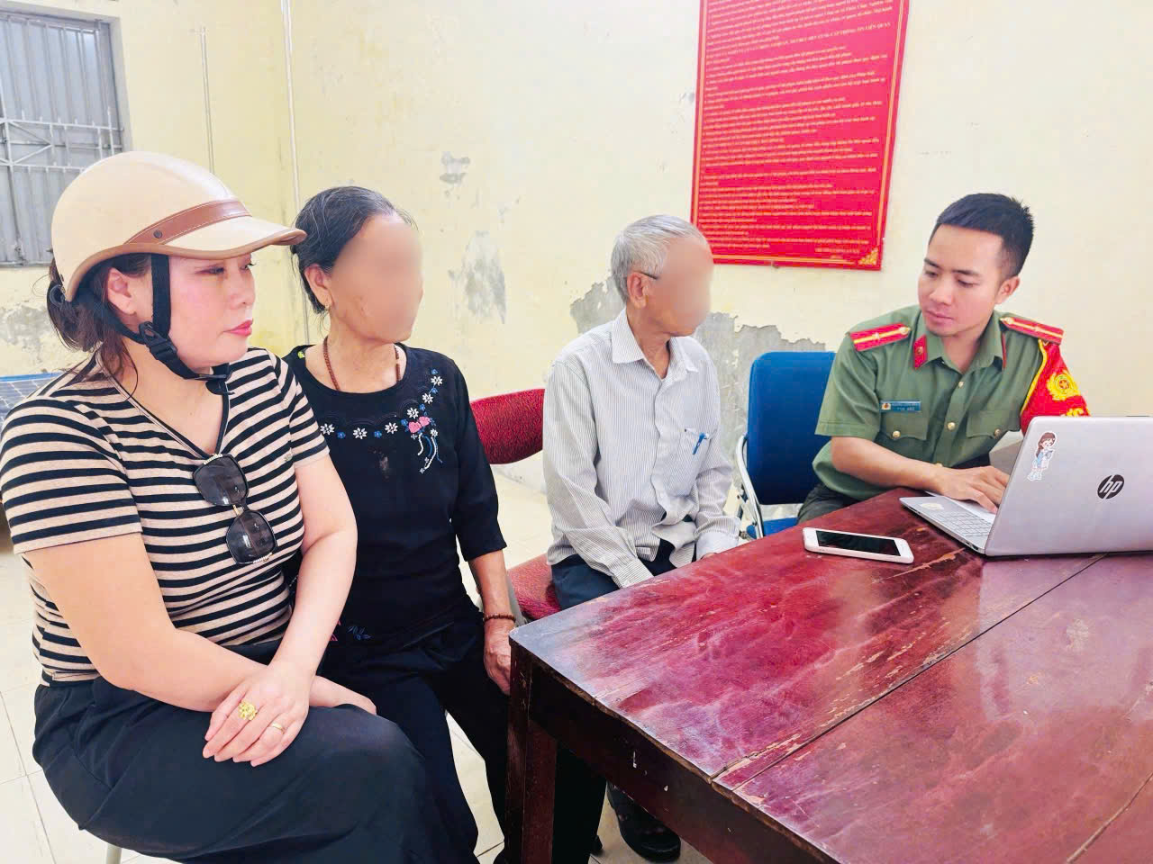 KỊP THỜI NGĂN VỤ LỪA ĐẢO GIẢ DANH CÔNG AN
