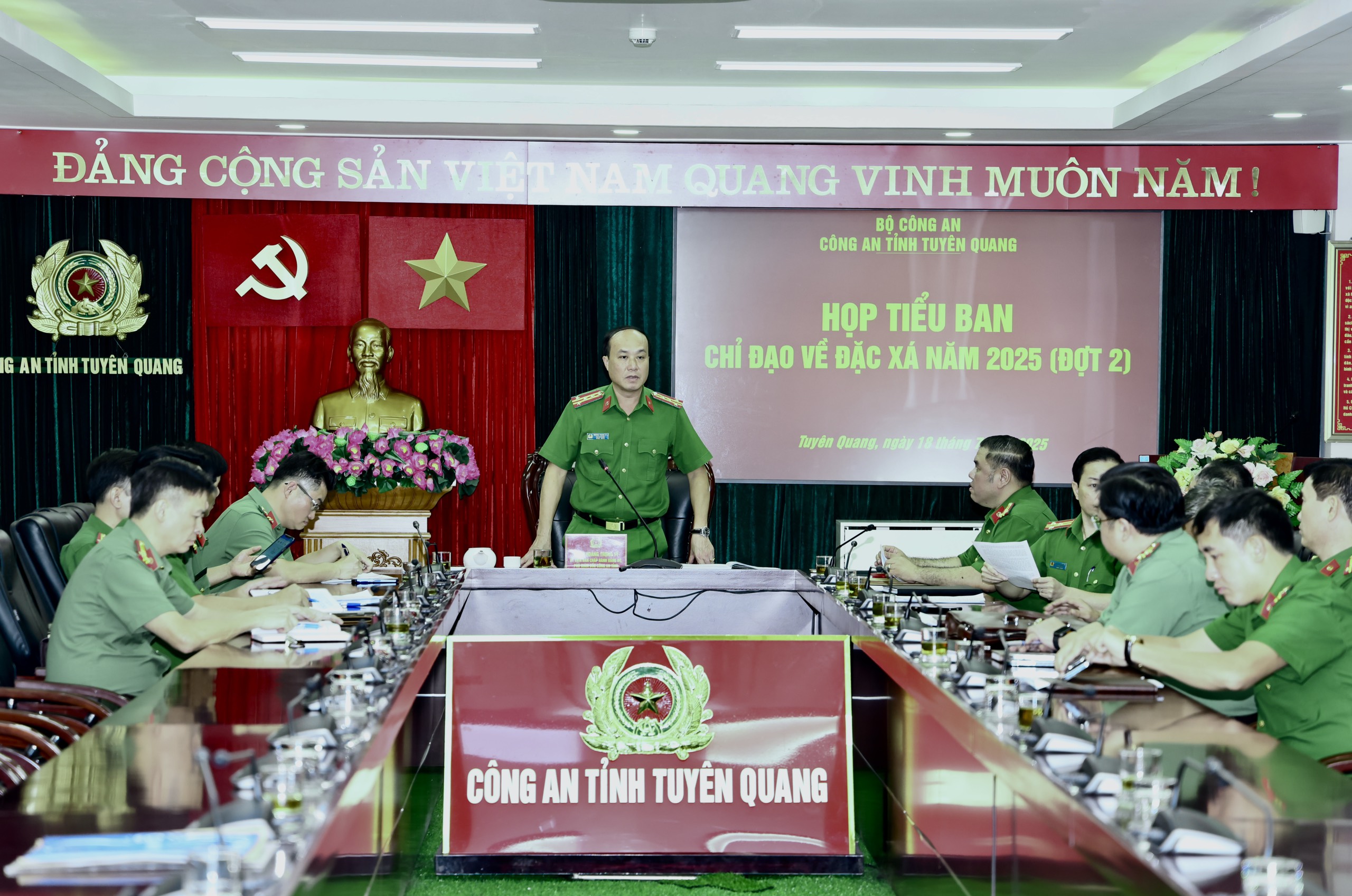  CÔNG AN TUYÊN QUANG THẨM ĐỊNH HỒ SƠ XÉT, ĐỀ NGHỊ ĐẶC XÁ NĂM 2025 (ĐỢT 2)