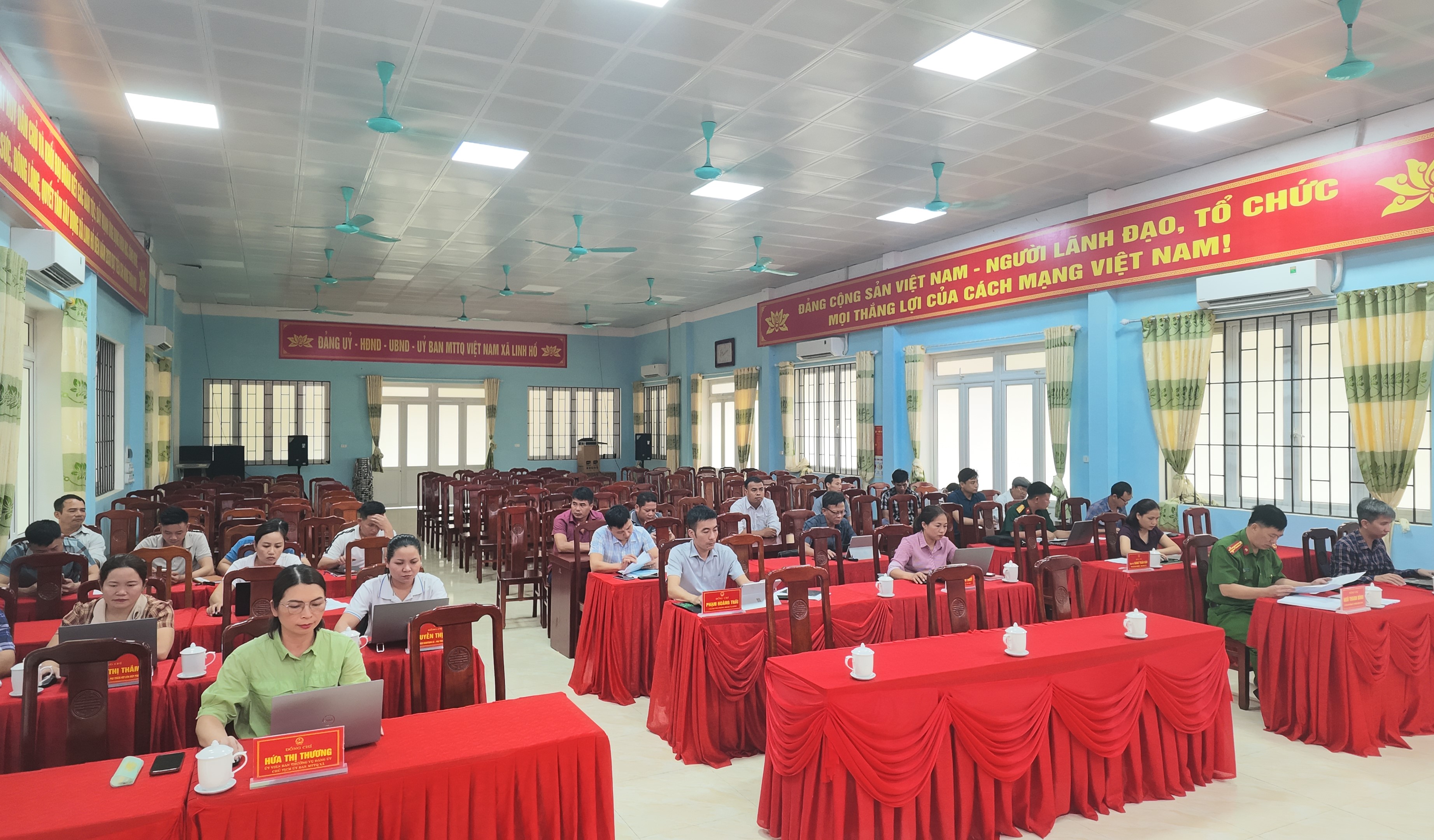 Tuyển qu&acirc;n 4.JPG