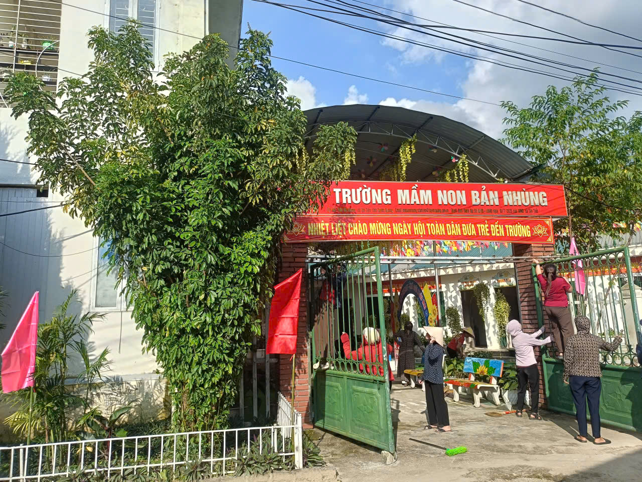 2.bien cong truong mn ban nhung duoc thay moi.jpg