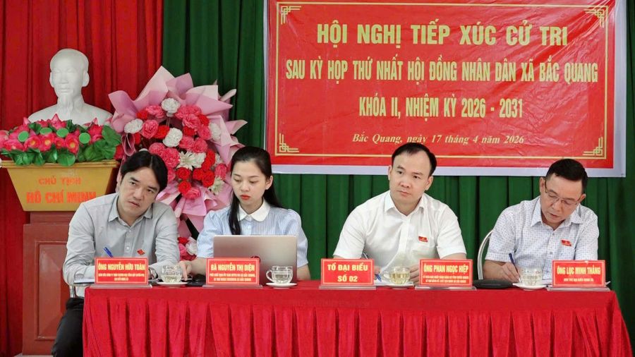 Tổ đại biểu số 2 HĐND xã tổ chức tiếp xúc cử tri tại thôn 4