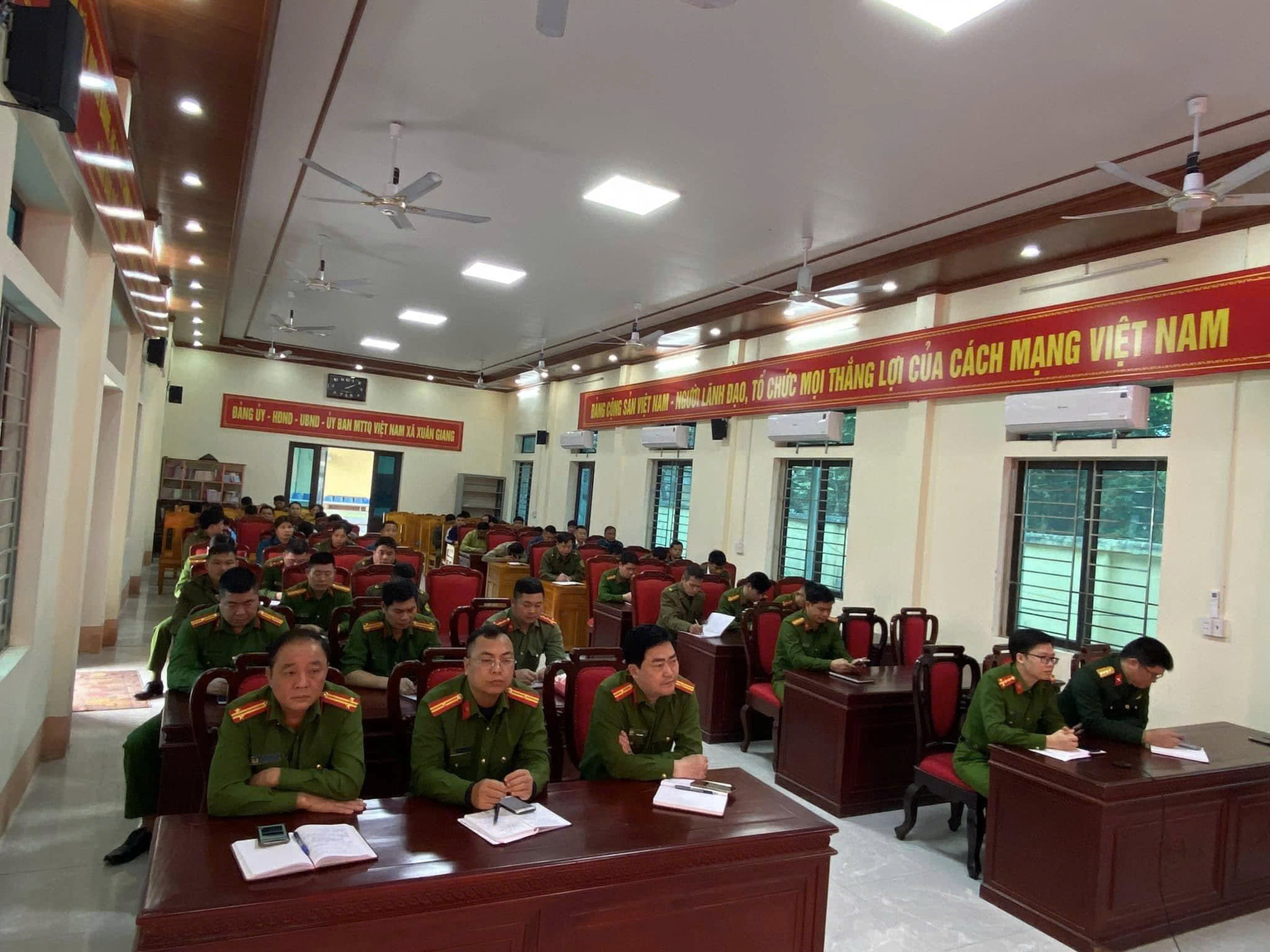 TIỂU BAN ANTT BẦU CỬ XÃ XUÂN GIANG QUÁN TRIỆT PHƯƠNG ÁN BẢO ĐẢM AN NINH, TRẬT TỰ PHỤC VỤ BẦU CỬ