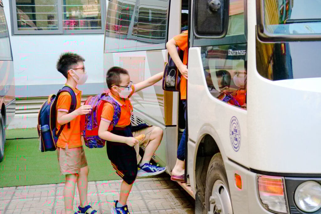Đảm bảo an toàn giao thông đối với xe đưa đón học sinh năm học 2025-2026