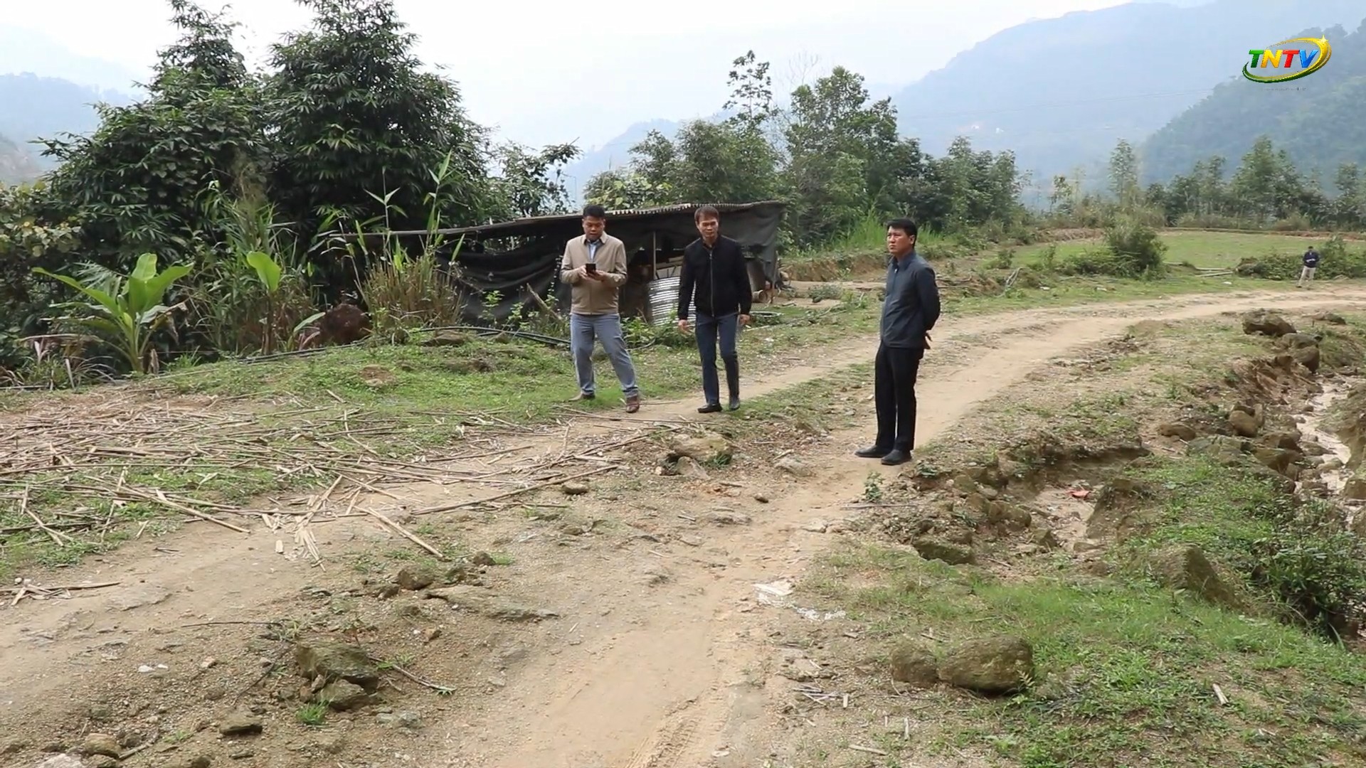 Lãnh đạo xã Tiên Nguyên kiểm tra tiến độ các công trình trọng điểm trên địa bàn xã