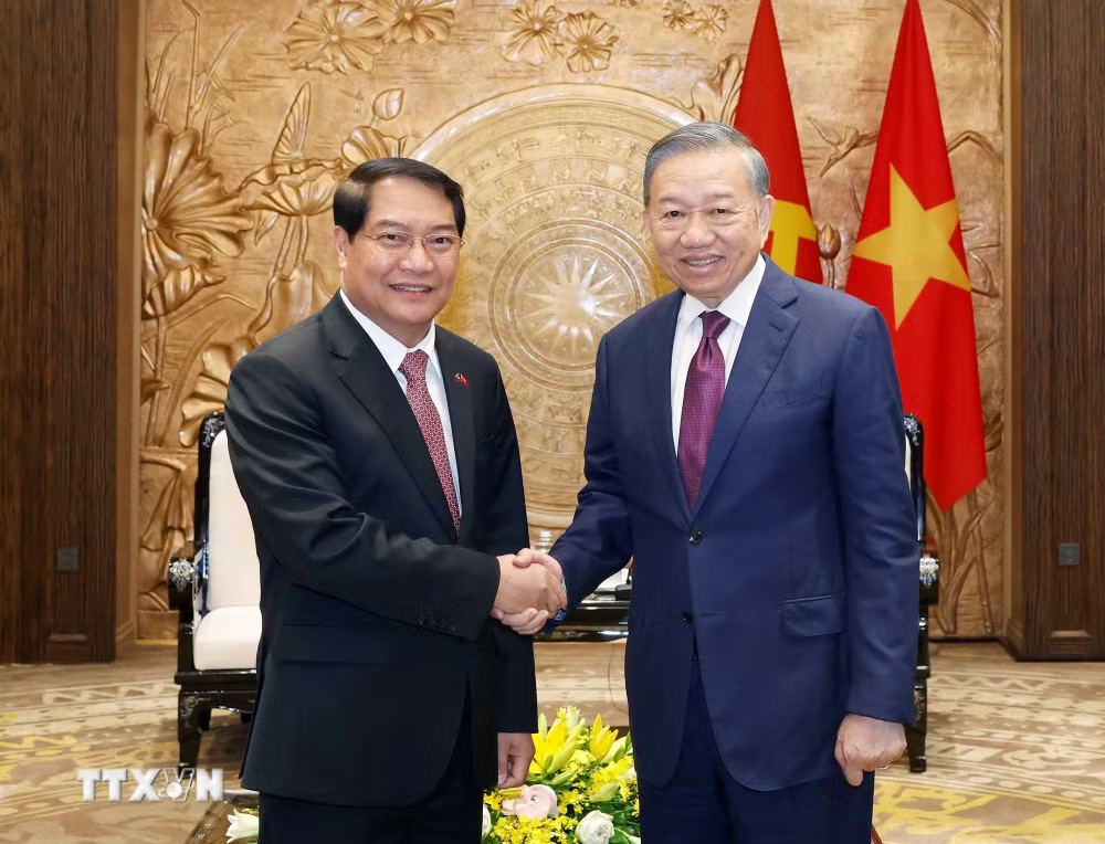 Việt Nam luôn dành ưu tiên cao nhất cho mối quan hệ hữu nghị vĩ đại Việt Nam-Lào