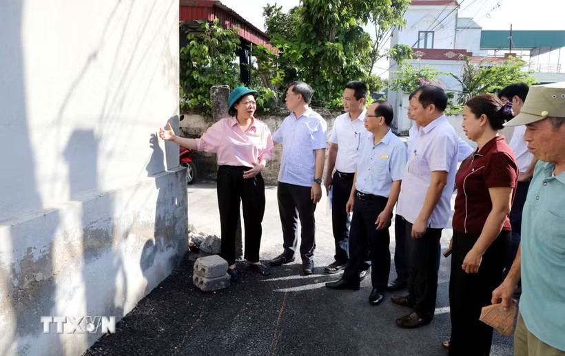 Chỉ thị số 09-CT/TW: Tăng cường sự lãnh đạo của Đảng đối với việc thực hiện dân chủ ở cơ sở
